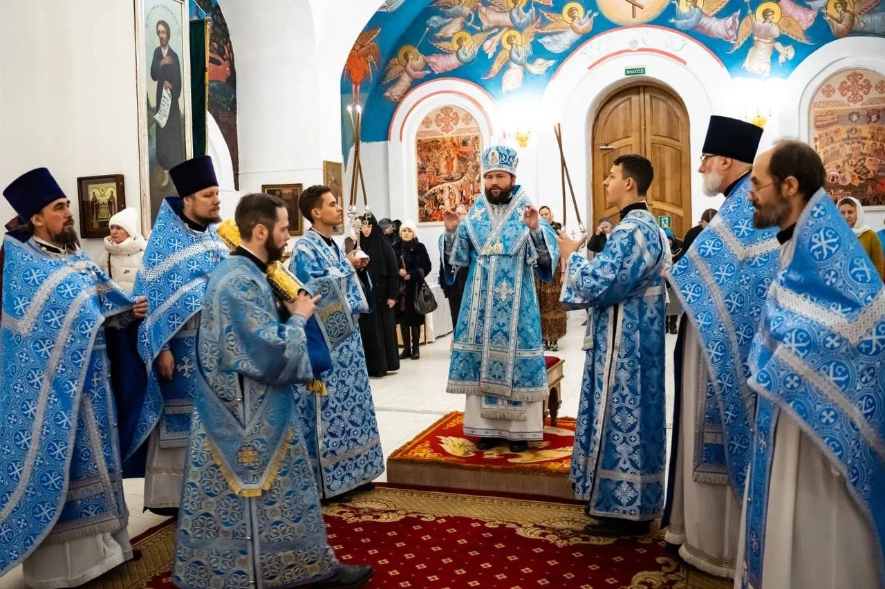 БОГОСЛУЖЕНИЕ И ПРОВОДЫ ИКОНЫ В СЕРАФИМОВСКОМ КАФЕДРАЛЬНОМ СОБОРЕ