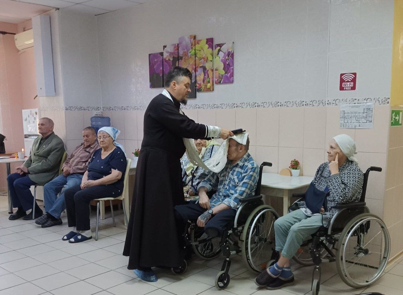 ПРИЧАСТИЕ ПОДОПЕЧНЫХ ДОМА ПРЕСТАРЕЛЫХ Г. МИНЬЯР