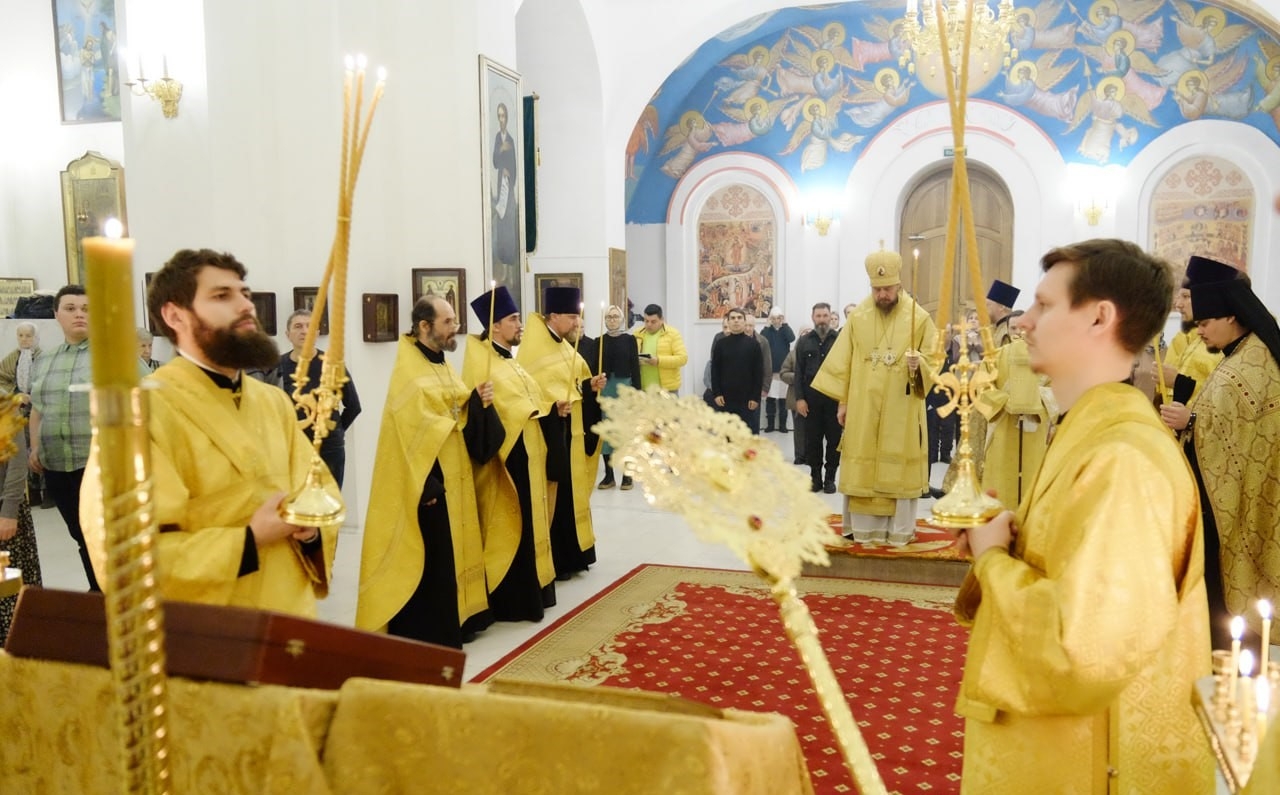 ВСЕНОЩНОЕ БДЕНИЕ В СЕРАФИМОВСКОМ КАФЕДРАЛЬНОМ СОБОРЕ