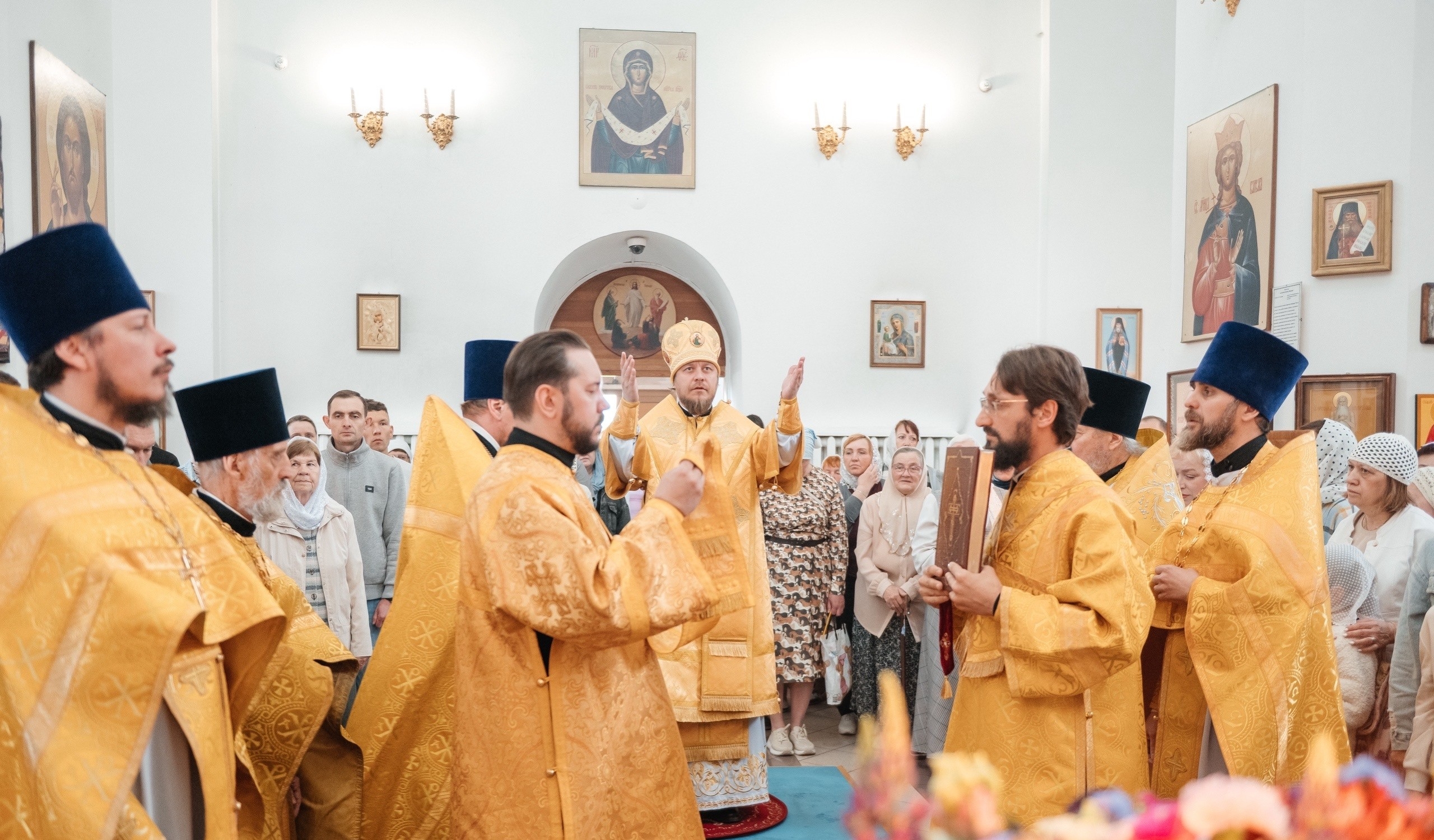 БОГОСЛУЖЕНИЕ В ПОКРОВСКОМ ХРАМЕ Г. ТРЕХГОРНЫЙ