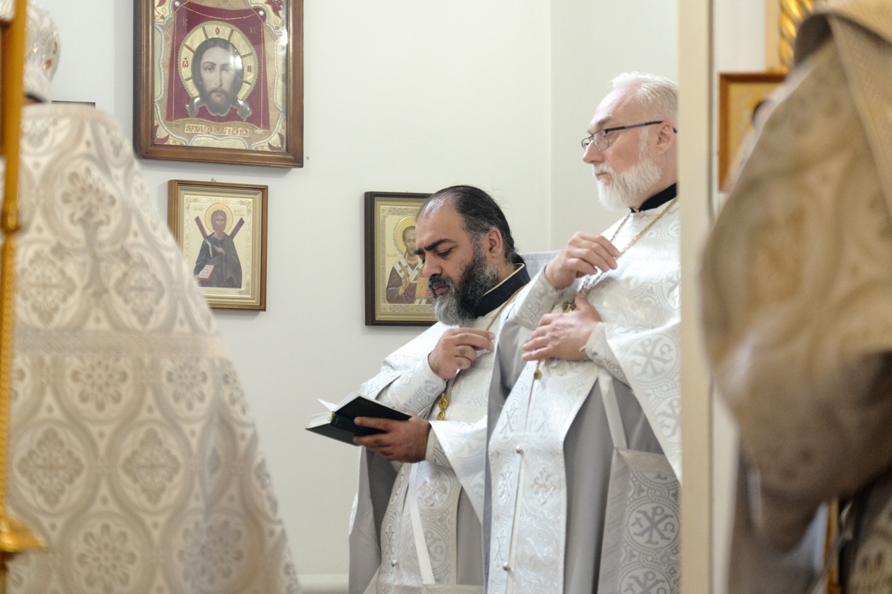 Литургия в Серафимовском кафедральном соборе. Предпразднство Преображения Господня