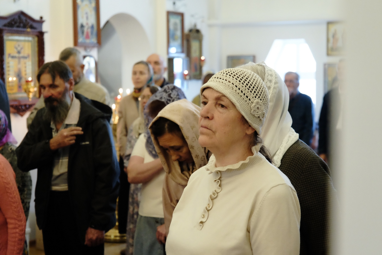 Литургия в Серафимовском кафедральном соборе. Предпразднство Преображения Господня