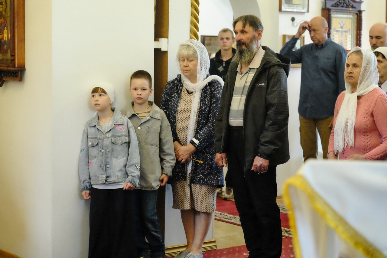 Литургия в Серафимовском кафедральном соборе. Предпразднство Преображения Господня