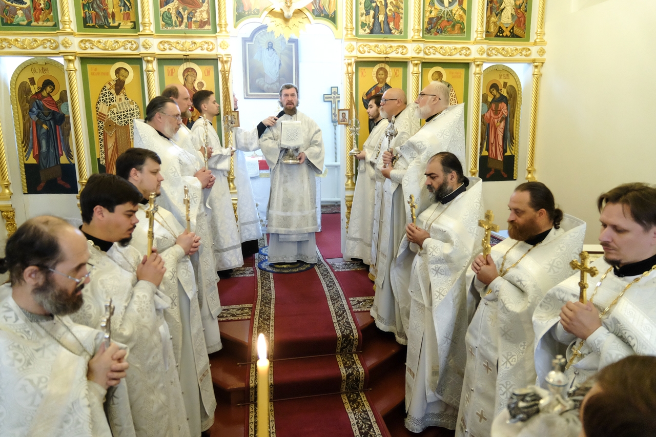 Литургия в Серафимовском кафедральном соборе. Предпразднство Преображения Господня