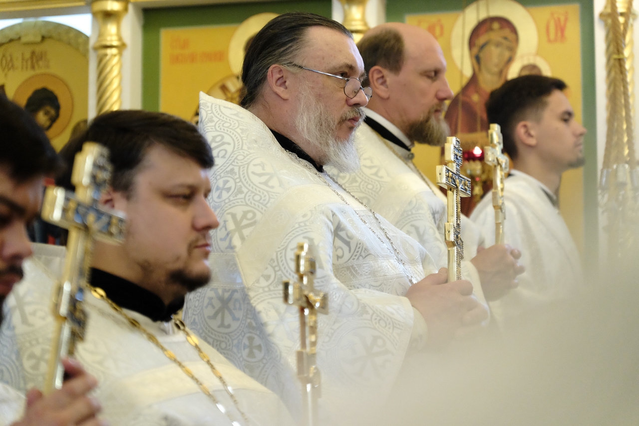 Литургия в Серафимовском кафедральном соборе. Предпразднство Преображения Господня