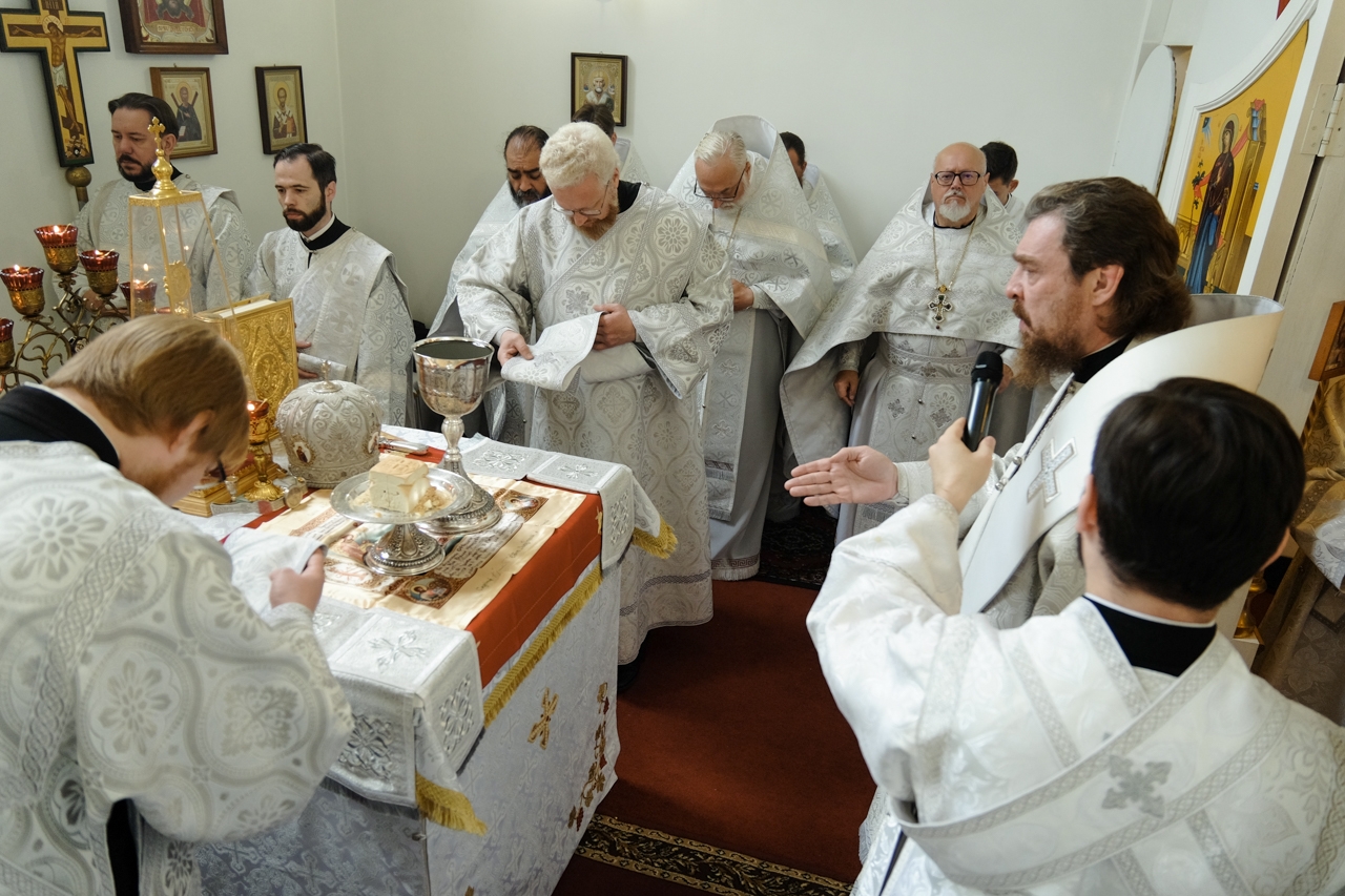 Литургия в Серафимовском кафедральном соборе. Предпразднство Преображения Господня