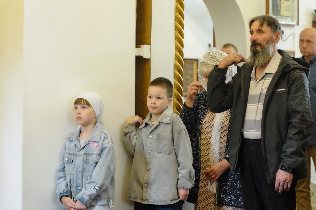 Литургия в Серафимовском кафедральном соборе. Предпразднство Преображения Господня