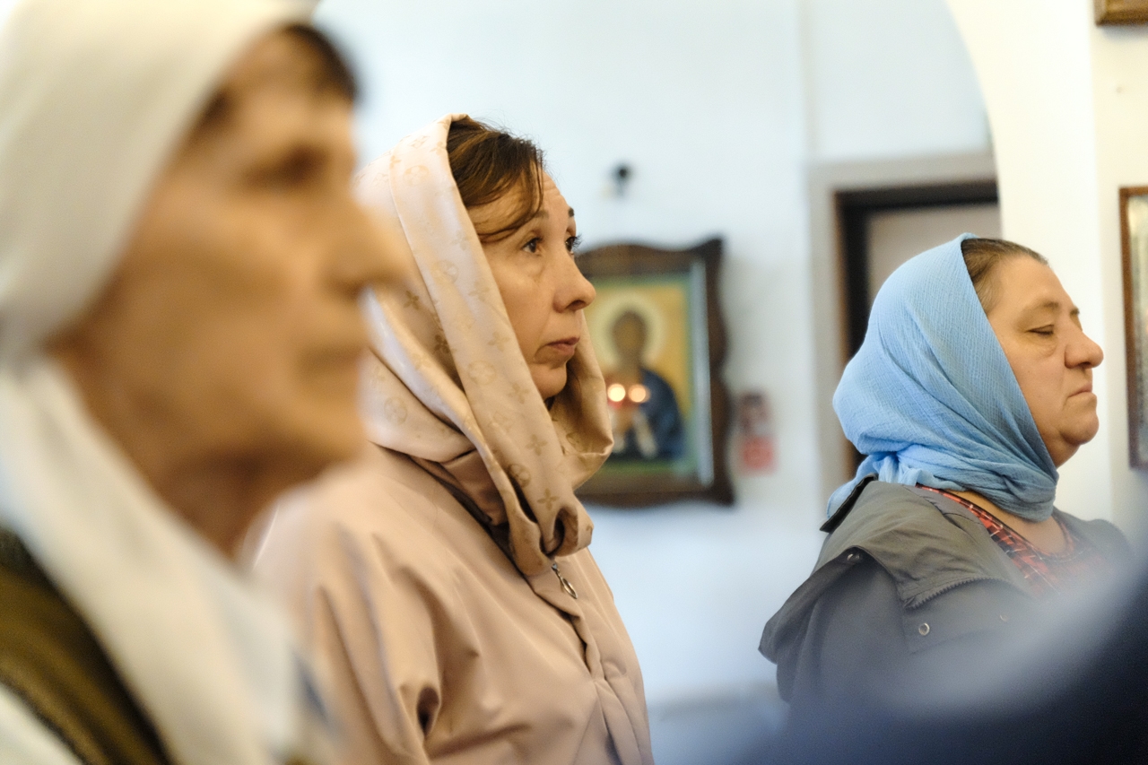 Литургия в Серафимовском кафедральном соборе. Предпразднство Преображения Господня