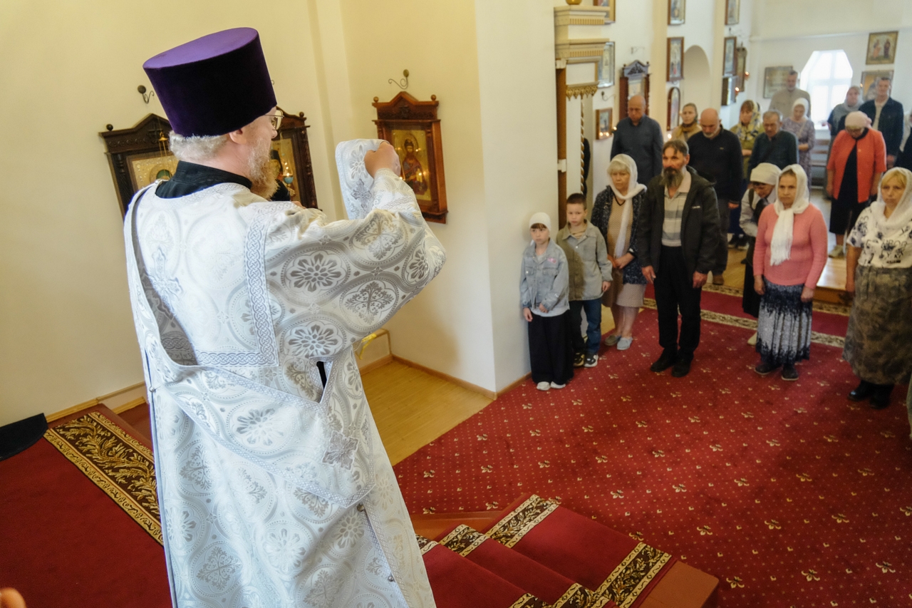 Литургия в Серафимовском кафедральном соборе. Предпразднство Преображения Господня