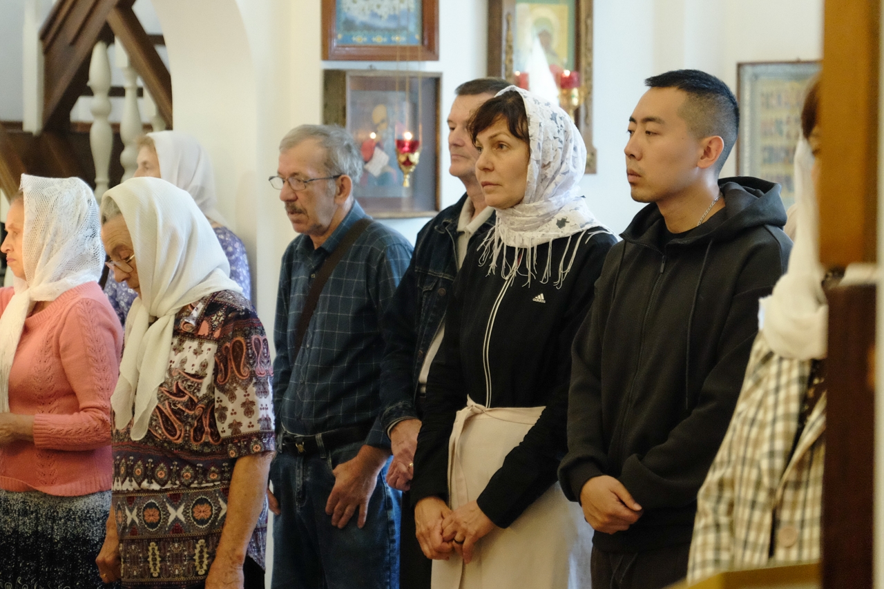 Литургия в Серафимовском кафедральном соборе. Предпразднство Преображения Господня