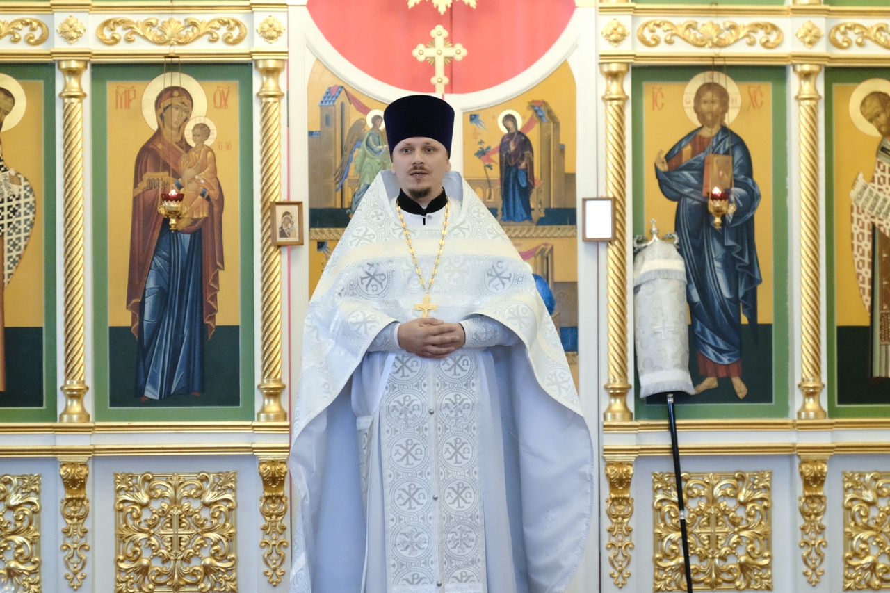 Литургия в Серафимовском кафедральном соборе. Предпразднство Преображения Господня
