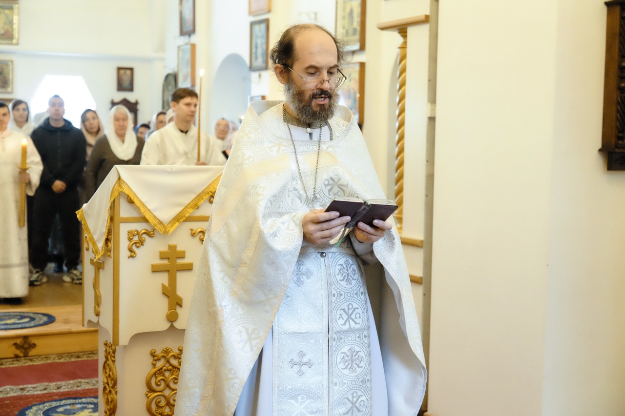 Литургия в Серафимовском кафедральном соборе. Предпразднство Преображения Господня
