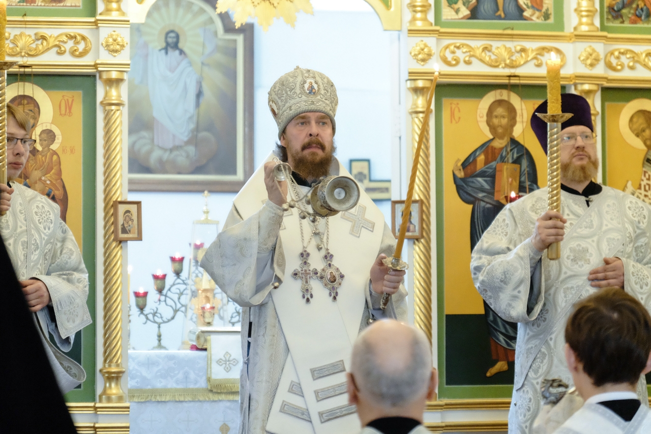 Литургия в Серафимовском кафедральном соборе. Предпразднство Преображения Господня