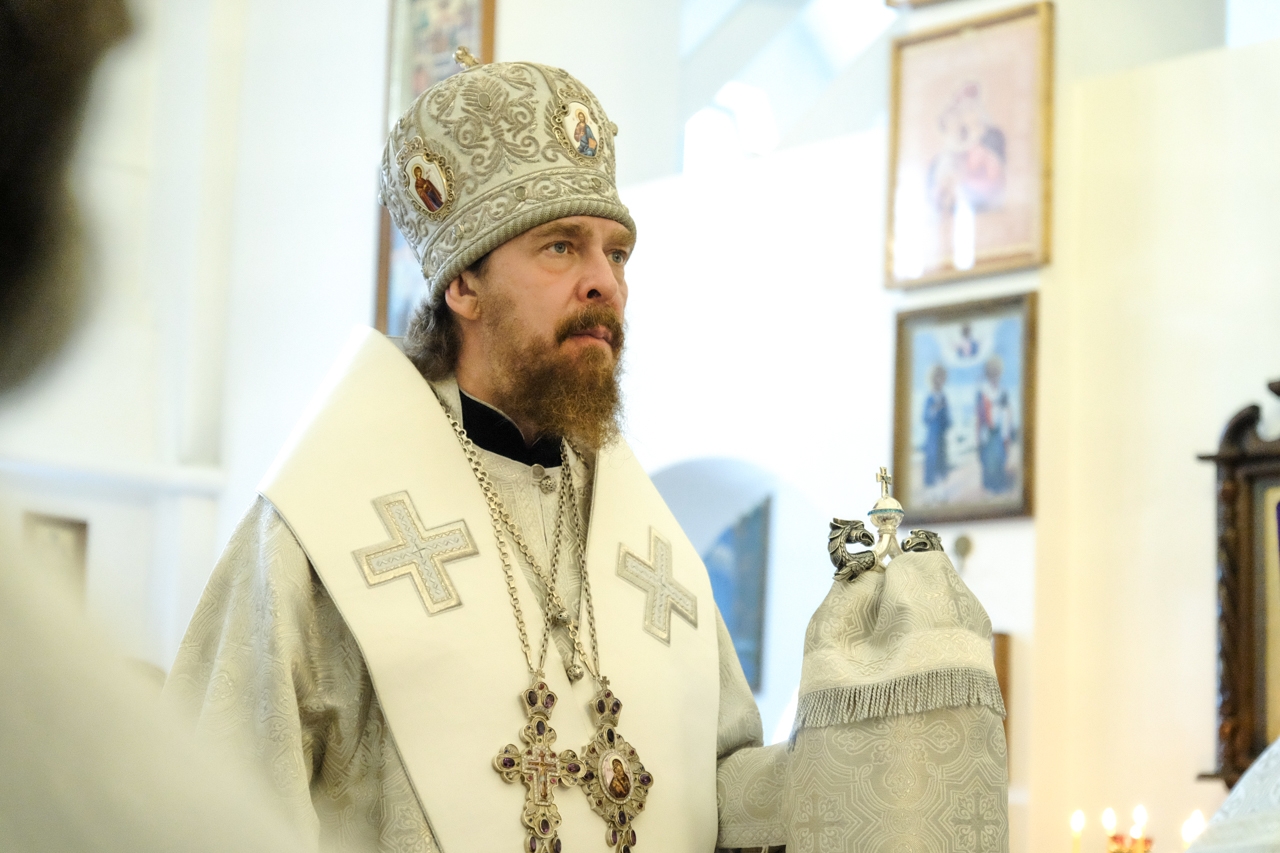 Литургия в Серафимовском кафедральном соборе. Предпразднство Преображения Господня