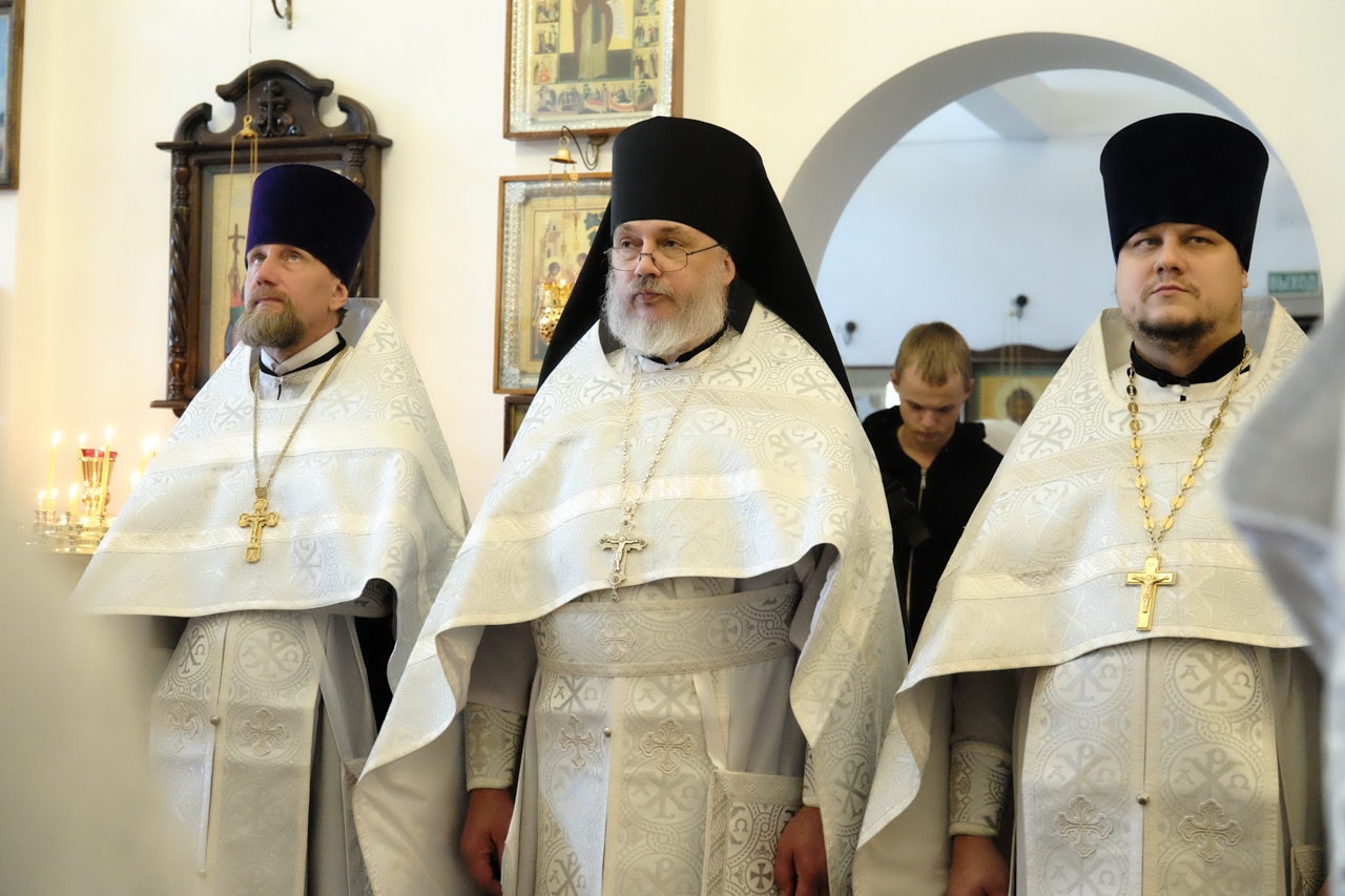 Литургия в Серафимовском кафедральном соборе. Предпразднство Преображения Господня