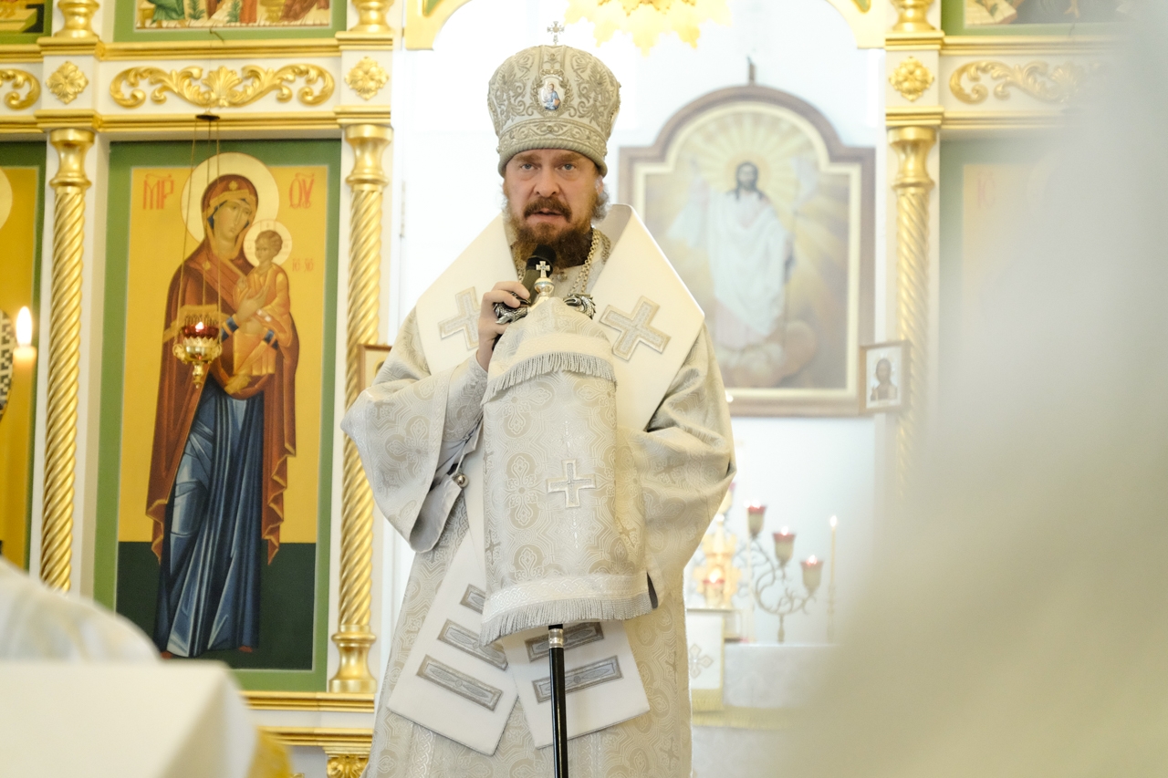 Литургия в Серафимовском кафедральном соборе. Предпразднство Преображения Господня