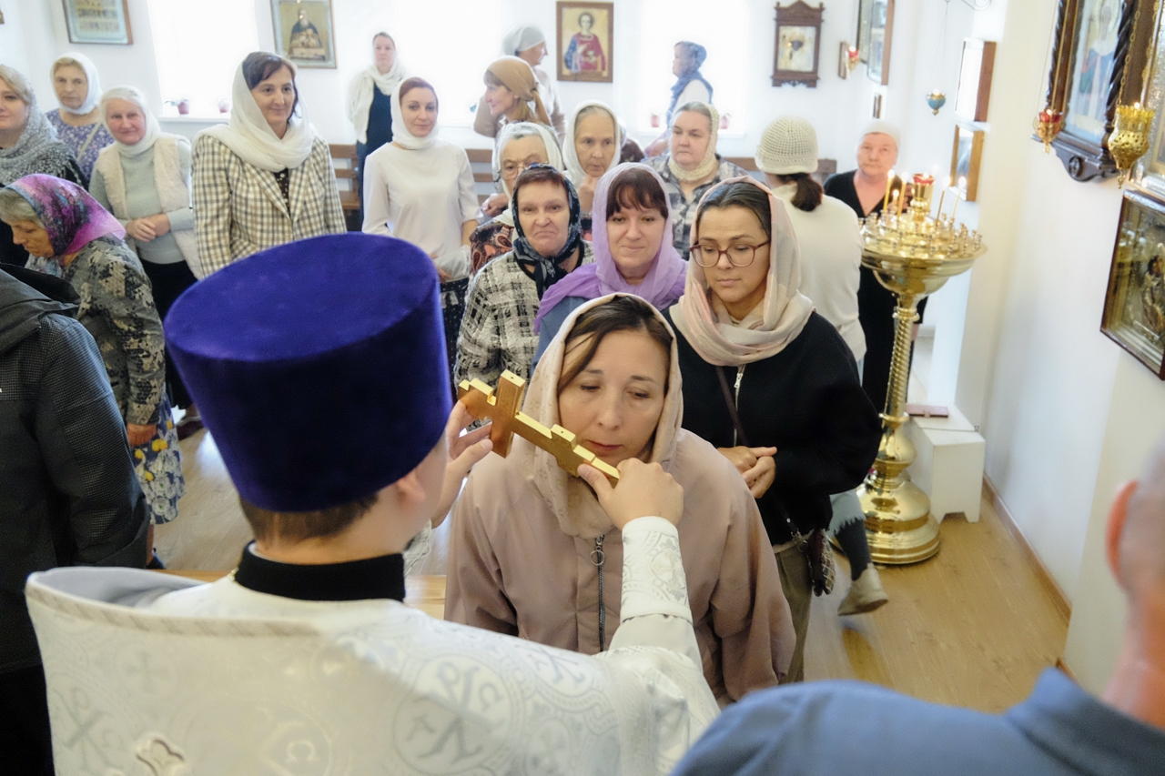 Литургия в Серафимовском кафедральном соборе. Предпразднство Преображения Господня