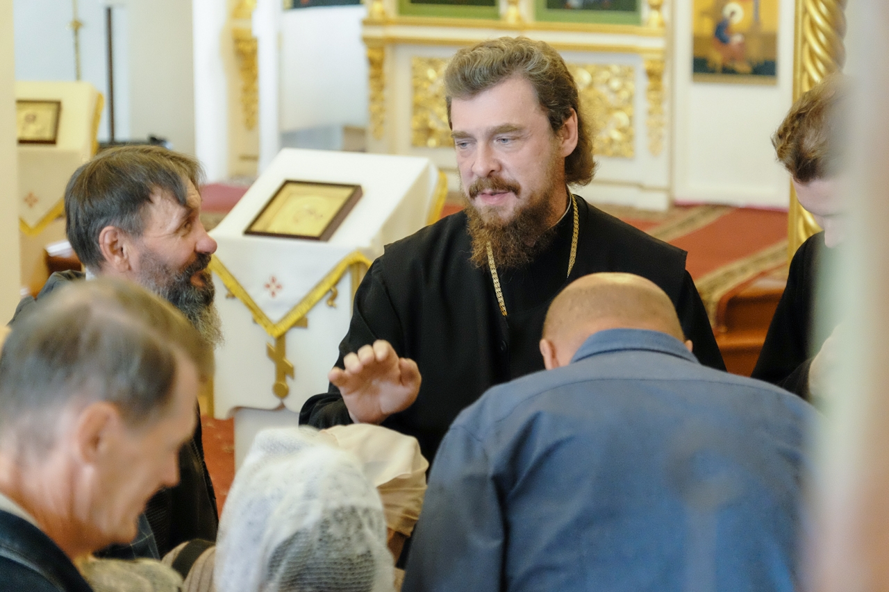 Литургия в Серафимовском кафедральном соборе. Предпразднство Преображения Господня
