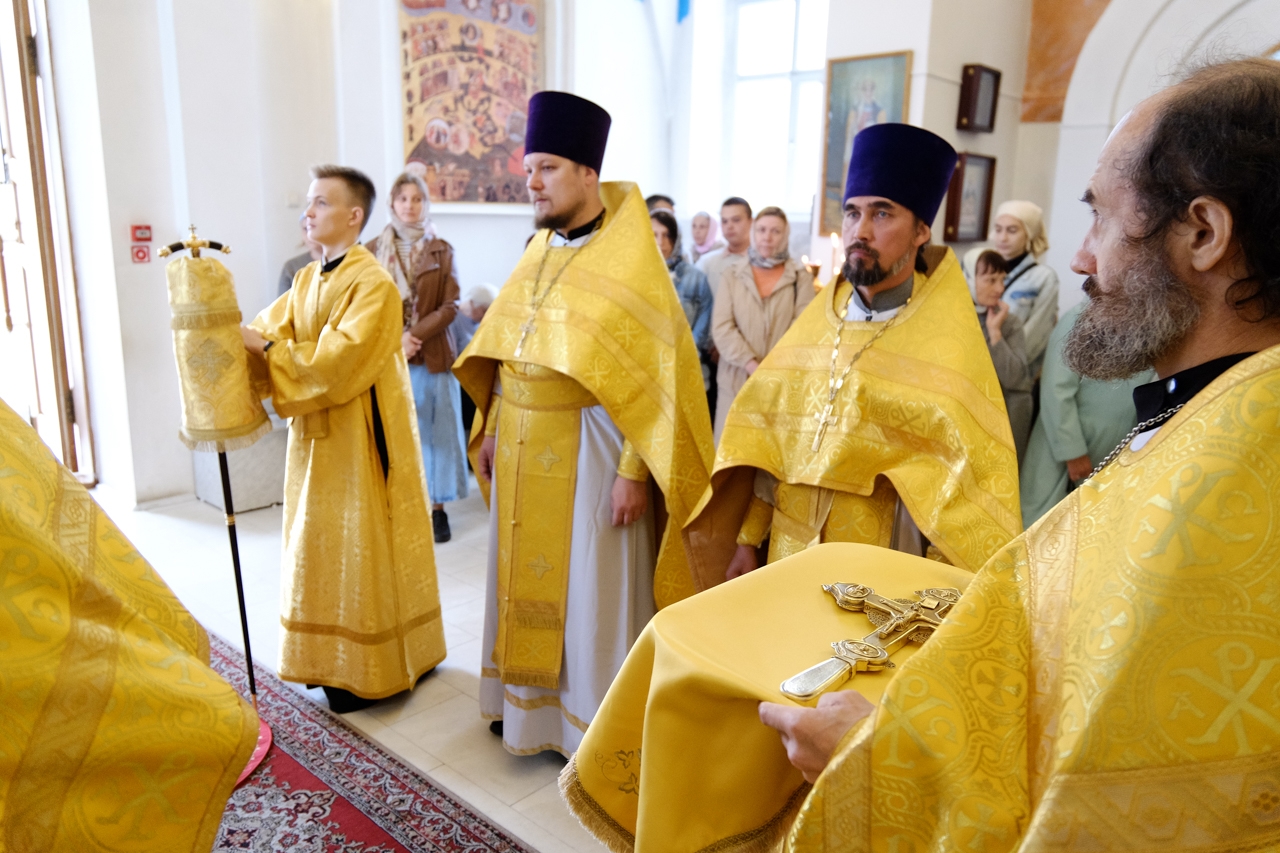 Божественная литургия Недели 5-ой по Пасхе, о свт. Феофане Затворнике