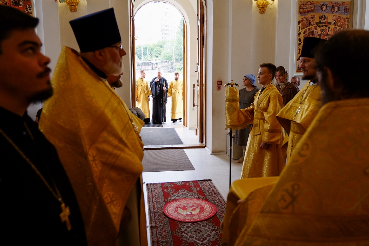 Божественная литургия Недели 5-ой по Пасхе, о свт. Феофане Затворнике
