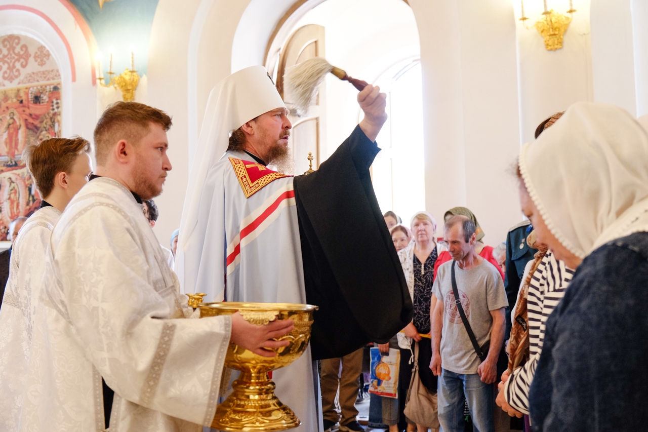Литургия в Серафимовском кафедральном соборе. Святых отцов семи Вселенских Соборов