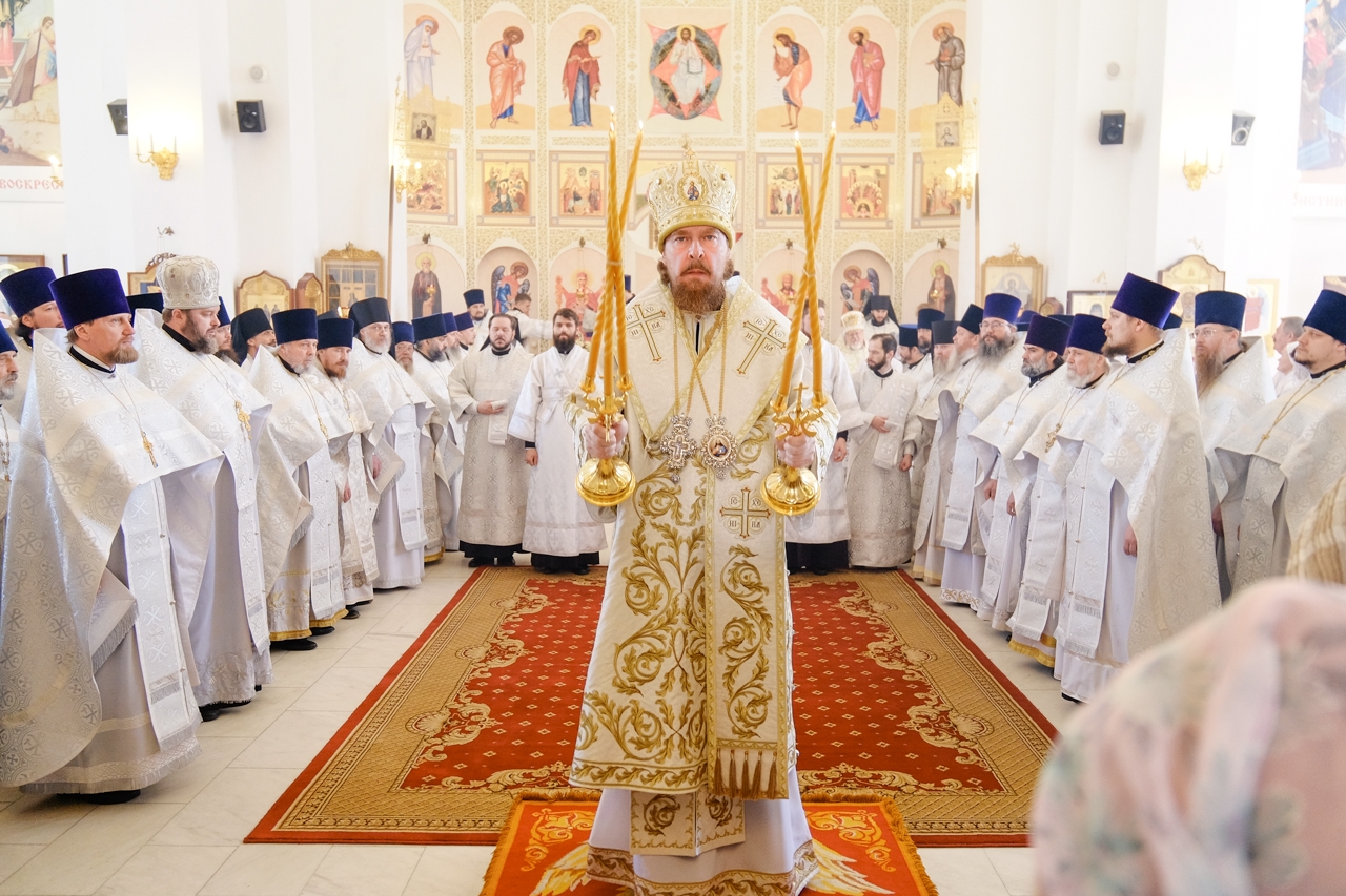 Литургия в Серафимовском кафедральном соборе. Святых отцов семи Вселенских Соборов