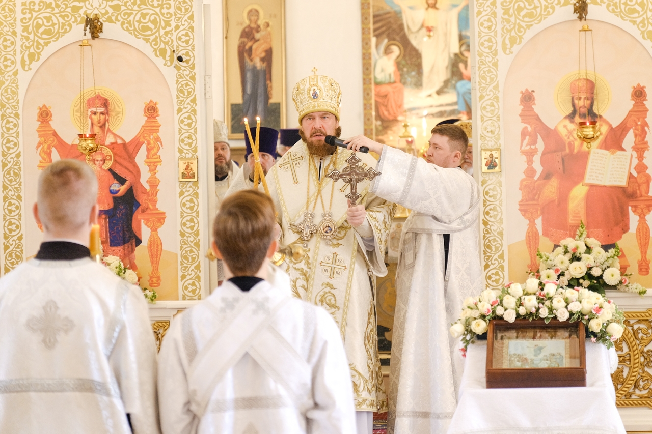 Литургия в Серафимовском кафедральном соборе. Святых отцов семи Вселенских Соборов
