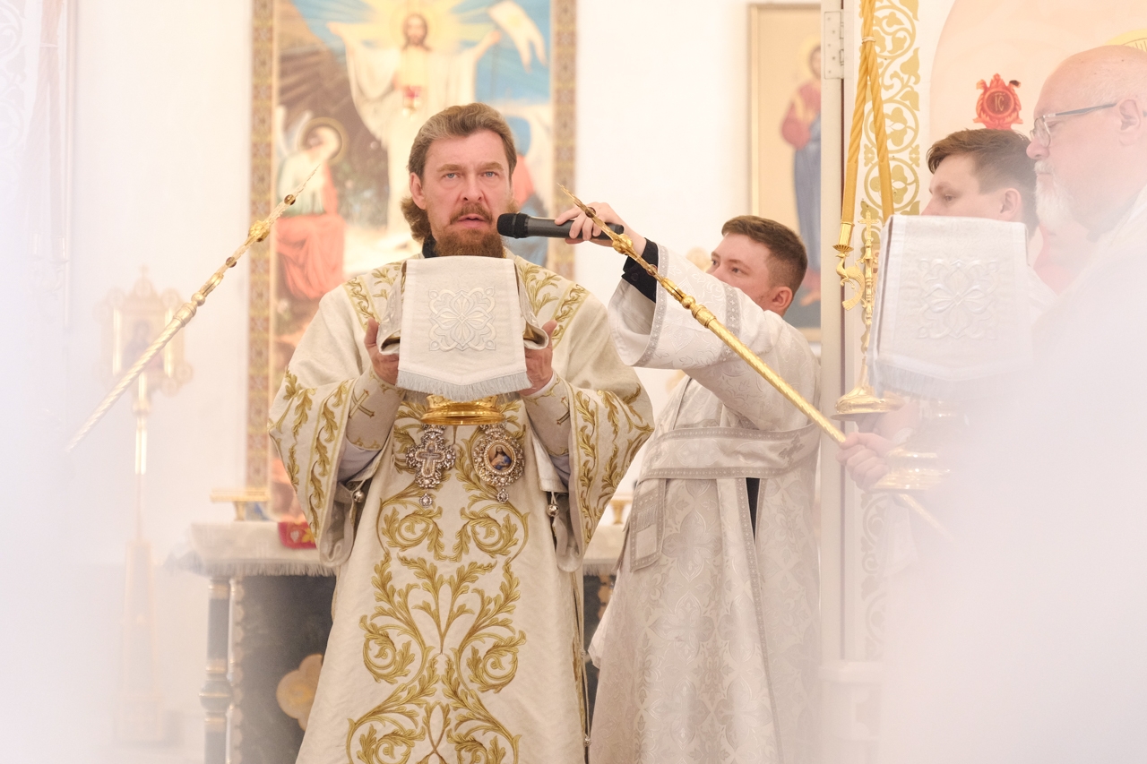 Литургия в Серафимовском кафедральном соборе. Святых отцов семи Вселенских Соборов