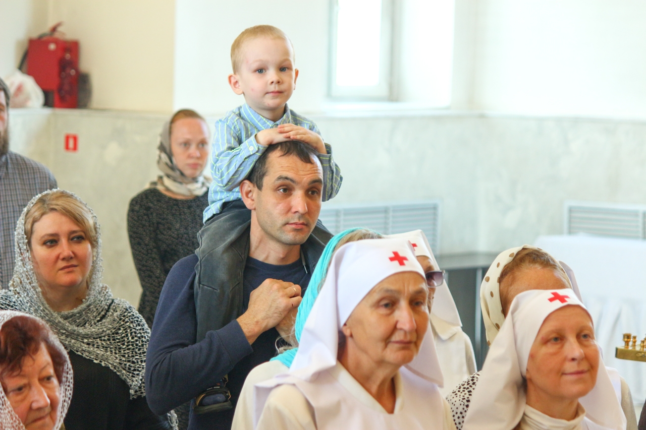 Литургия в Серафимовском кафедральном соборе. Святых отцов семи Вселенских Соборов
