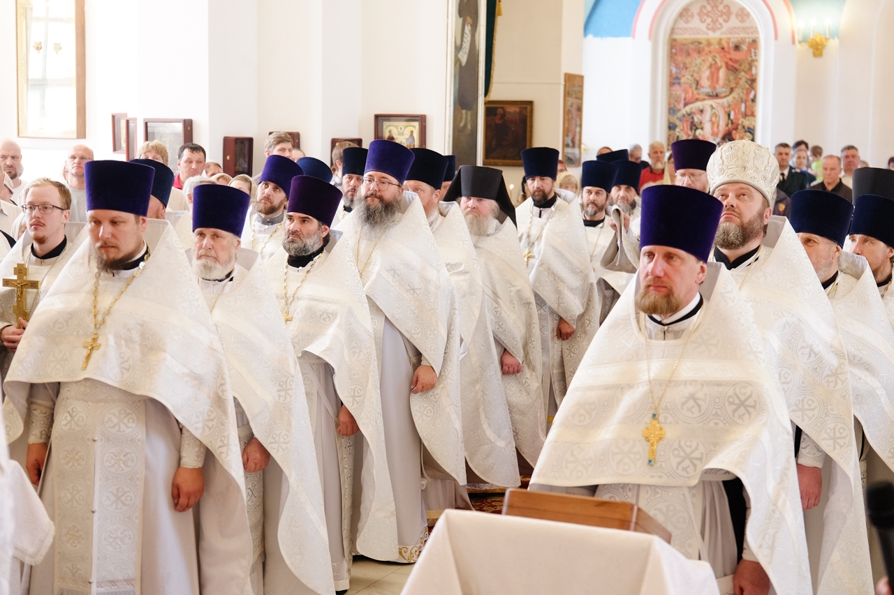 Литургия в Серафимовском кафедральном соборе. Святых отцов семи Вселенских Соборов