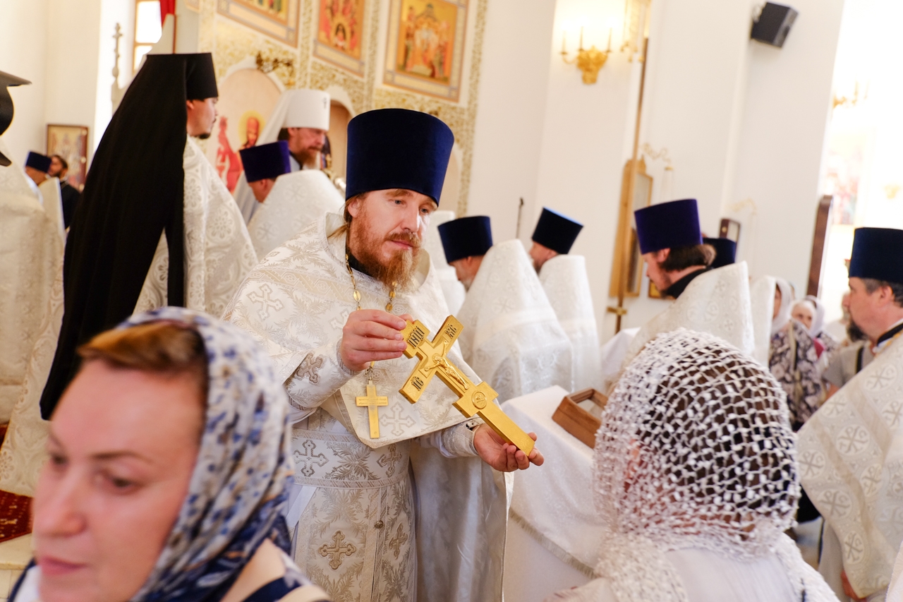 Литургия в Серафимовском кафедральном соборе. Святых отцов семи Вселенских Соборов