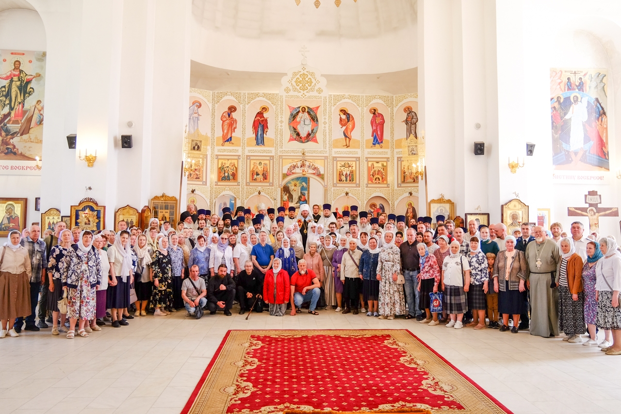 Литургия в Серафимовском кафедральном соборе. Святых отцов семи Вселенских Соборов