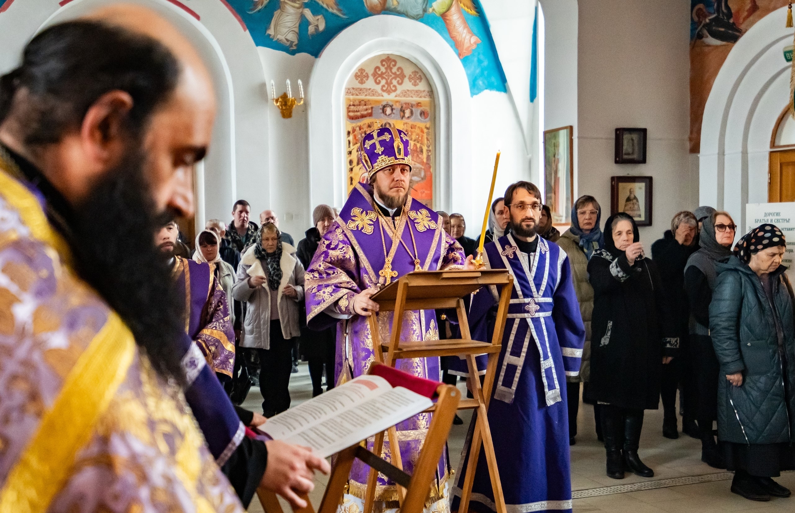 Вечерня с чином выноса Плащаницы в Серафимовском кафедральном соборе