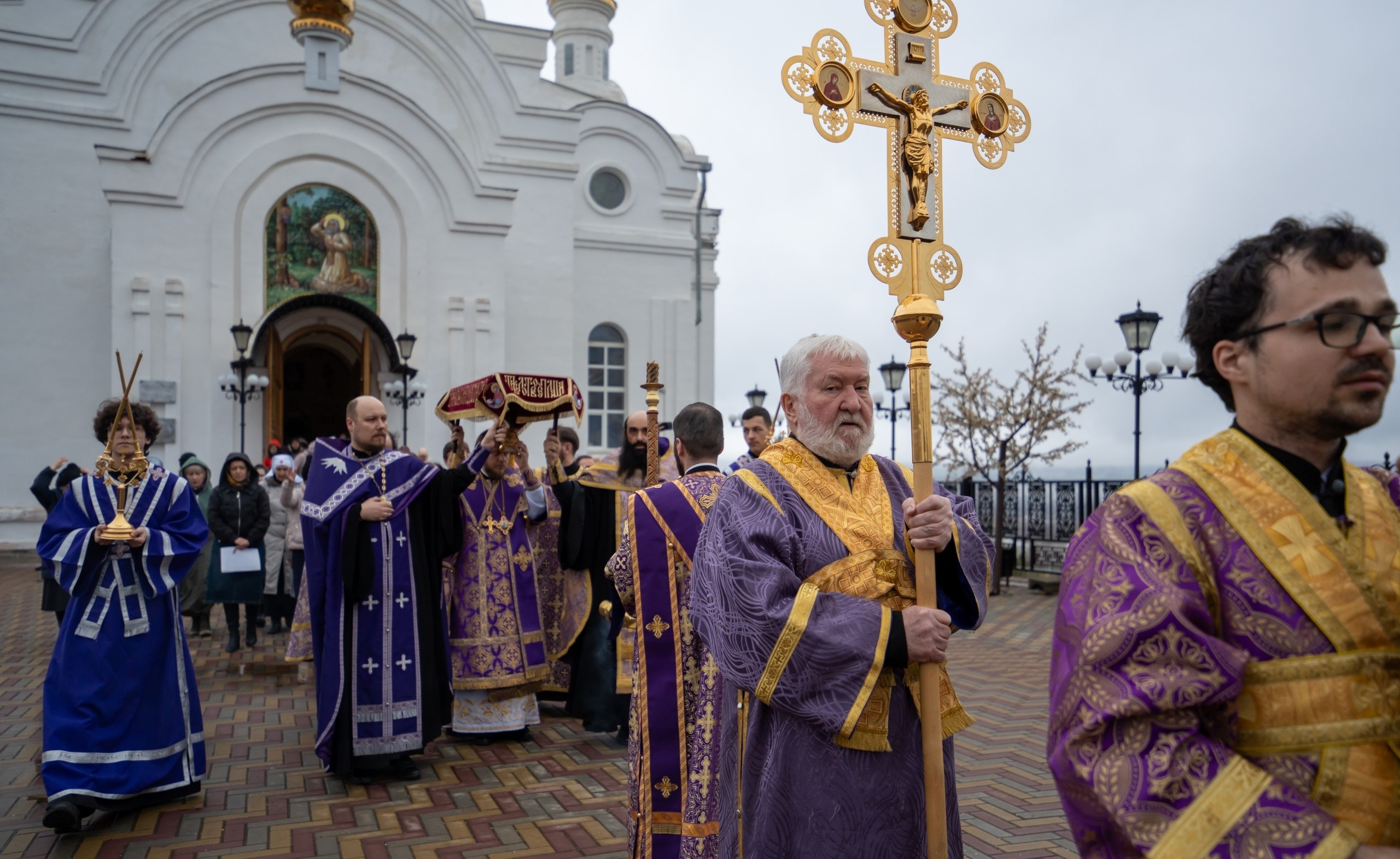 Утреня с чином погребения Плащаницы в Серафимовском кафедральном соборе