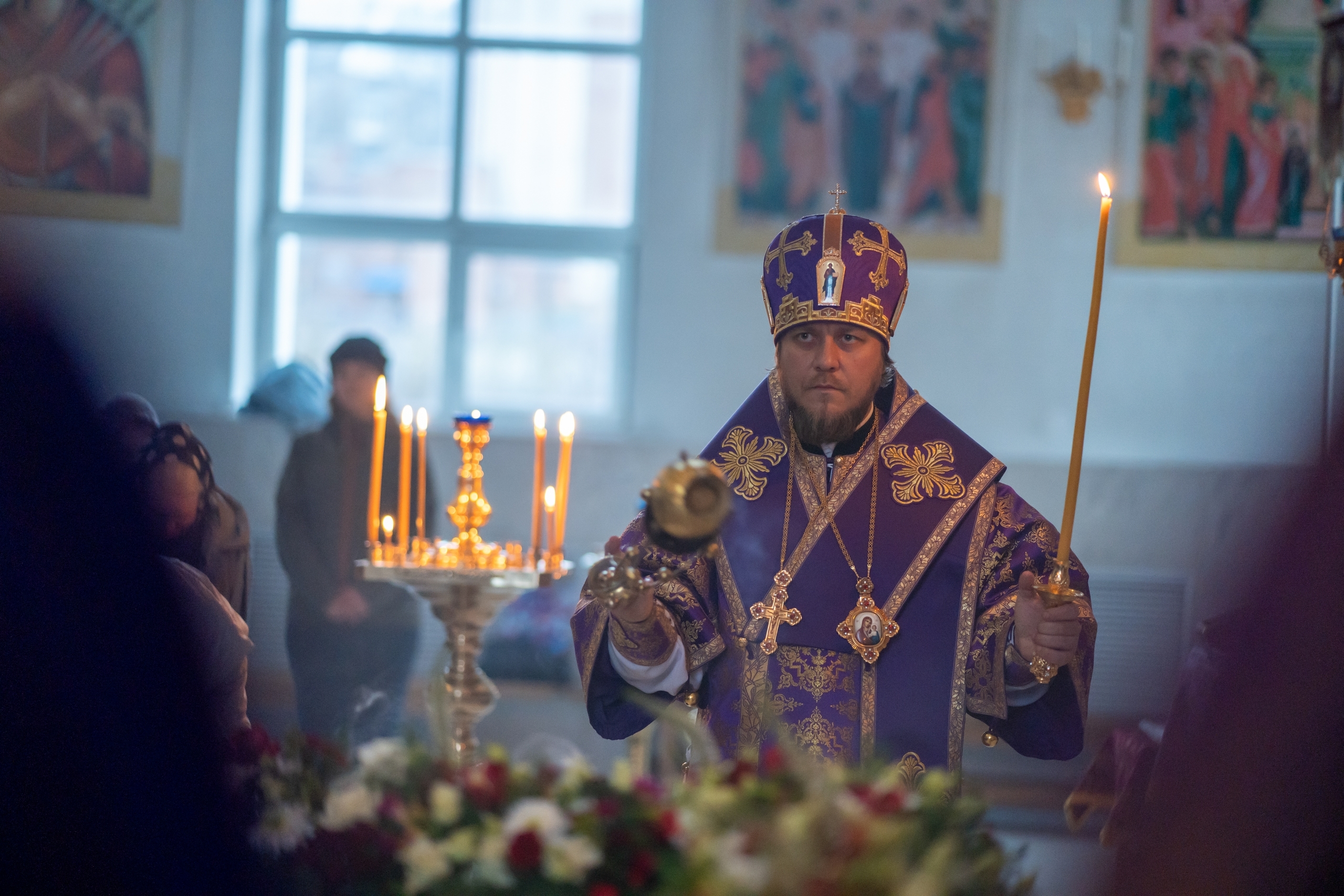 Утреня с чином погребения Плащаницы в Серафимовском кафедральном соборе