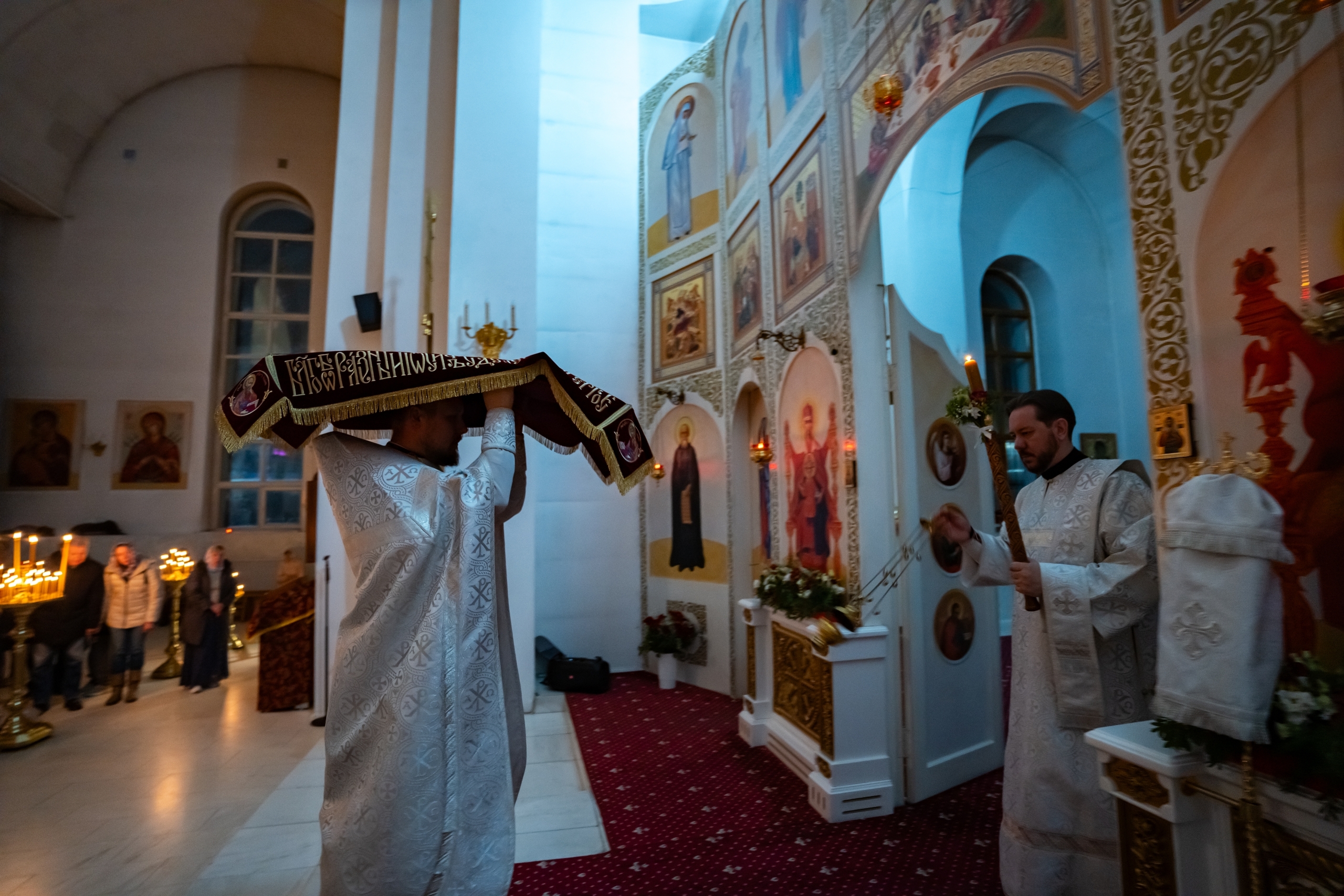 Пасхальное богослужение в Серафимовском кафедральном соборе