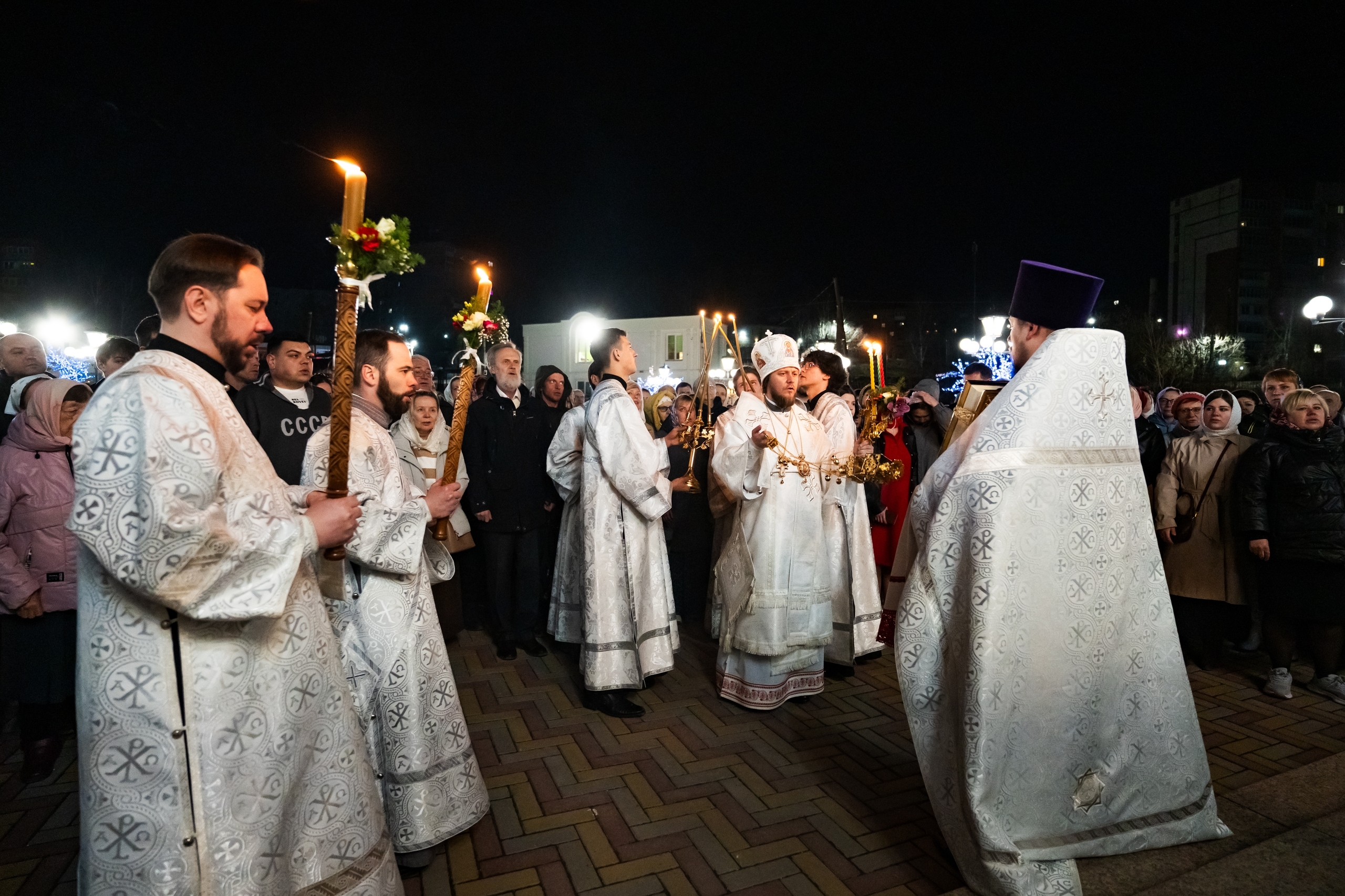 Пасхальное богослужение в Серафимовском кафедральном соборе