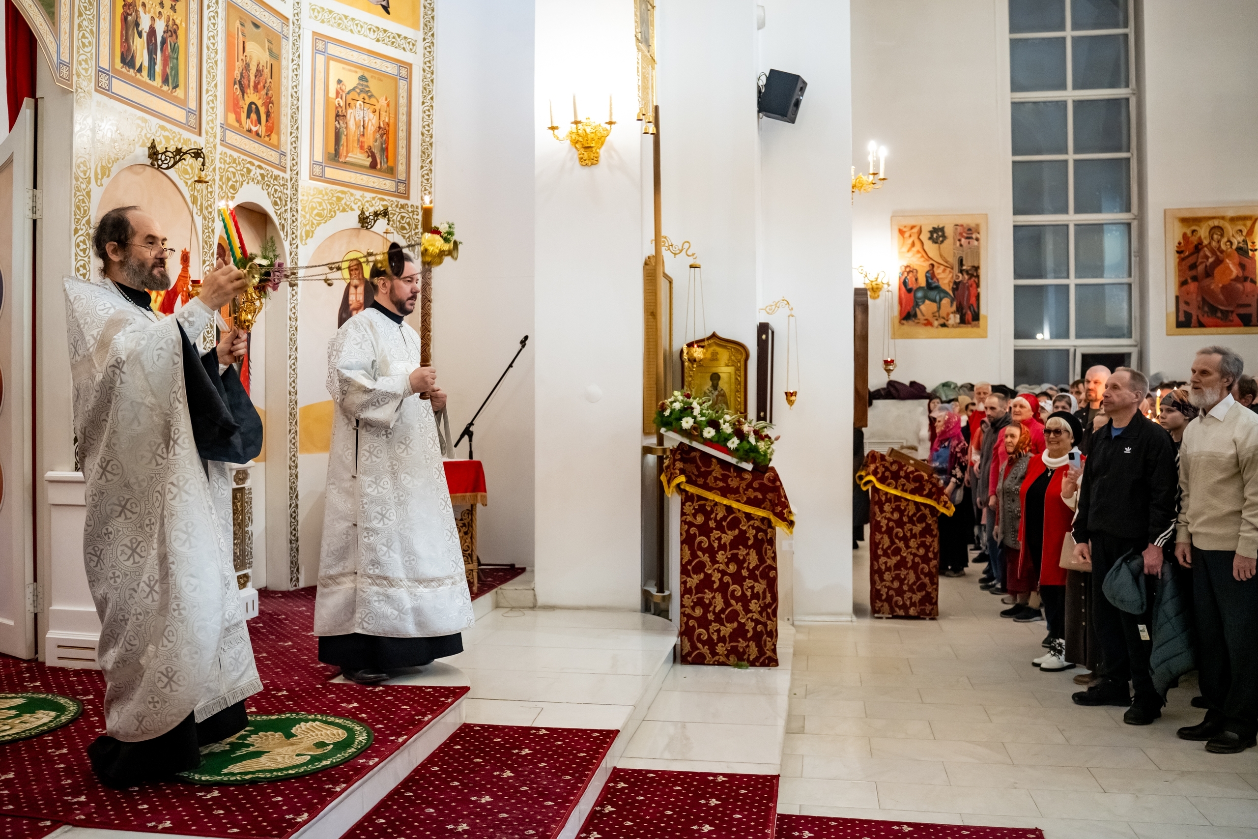 Пасхальное богослужение в Серафимовском кафедральном соборе