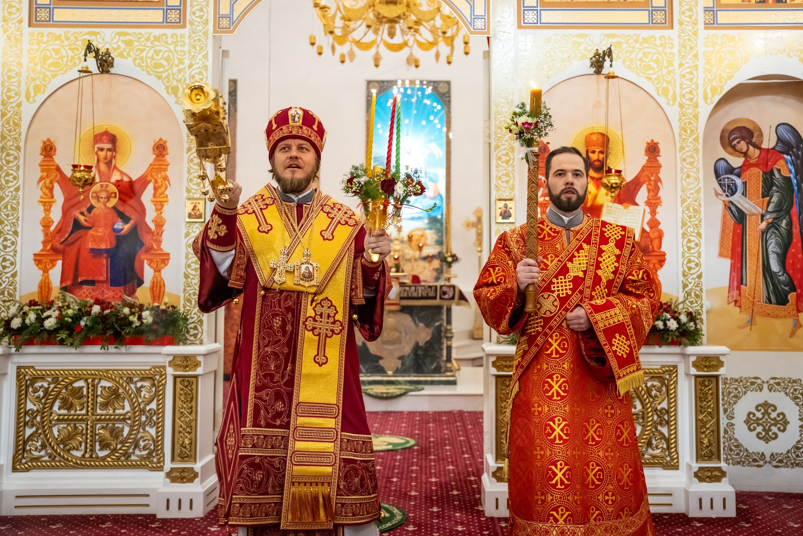 Пасхальное богослужение в Серафимовском кафедральном соборе