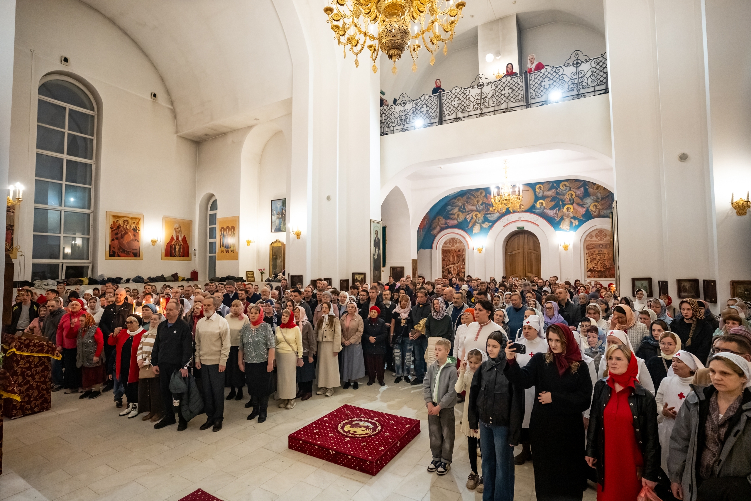 Пасхальное богослужение в Серафимовском кафедральном соборе