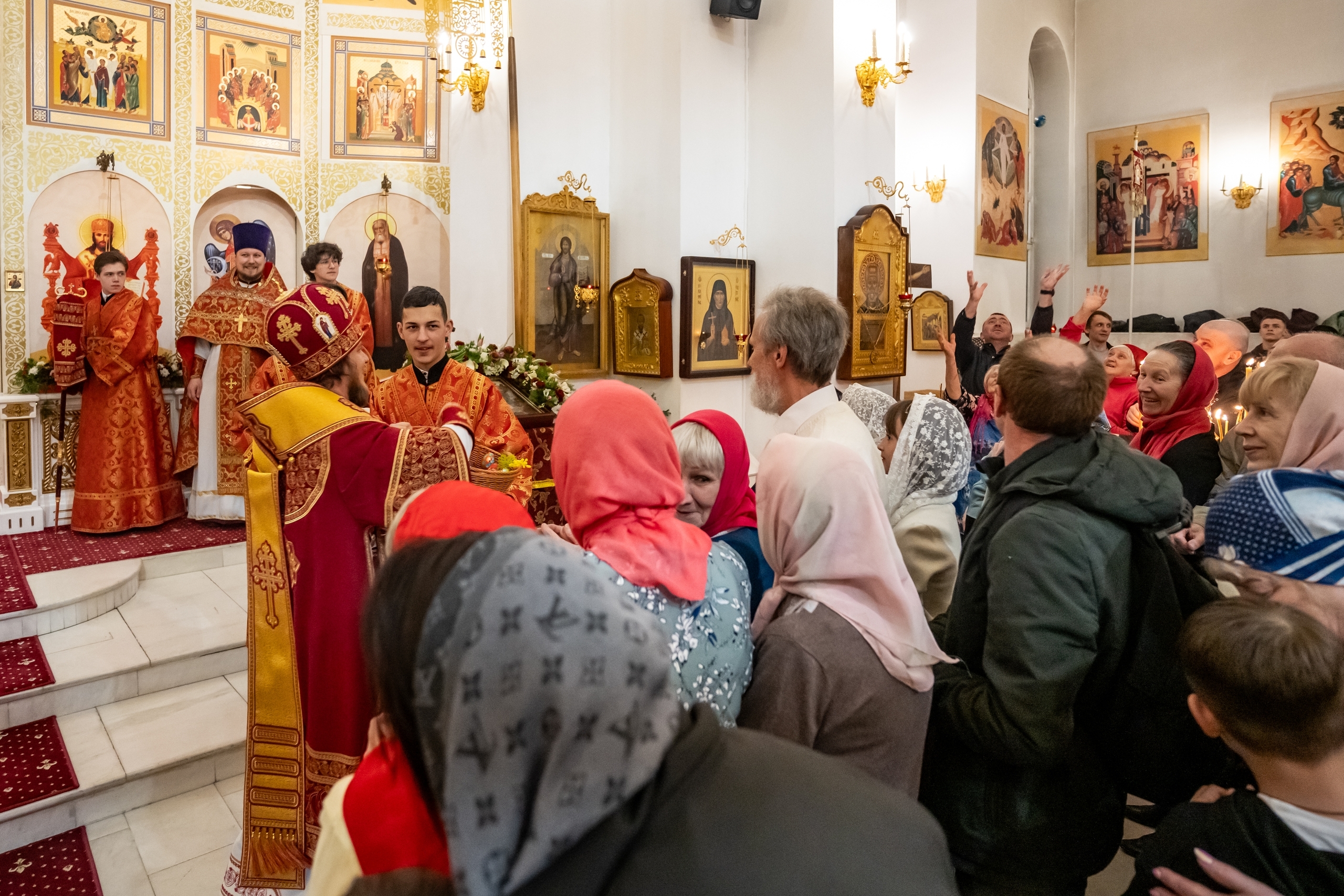 Пасхальное богослужение в Серафимовском кафедральном соборе