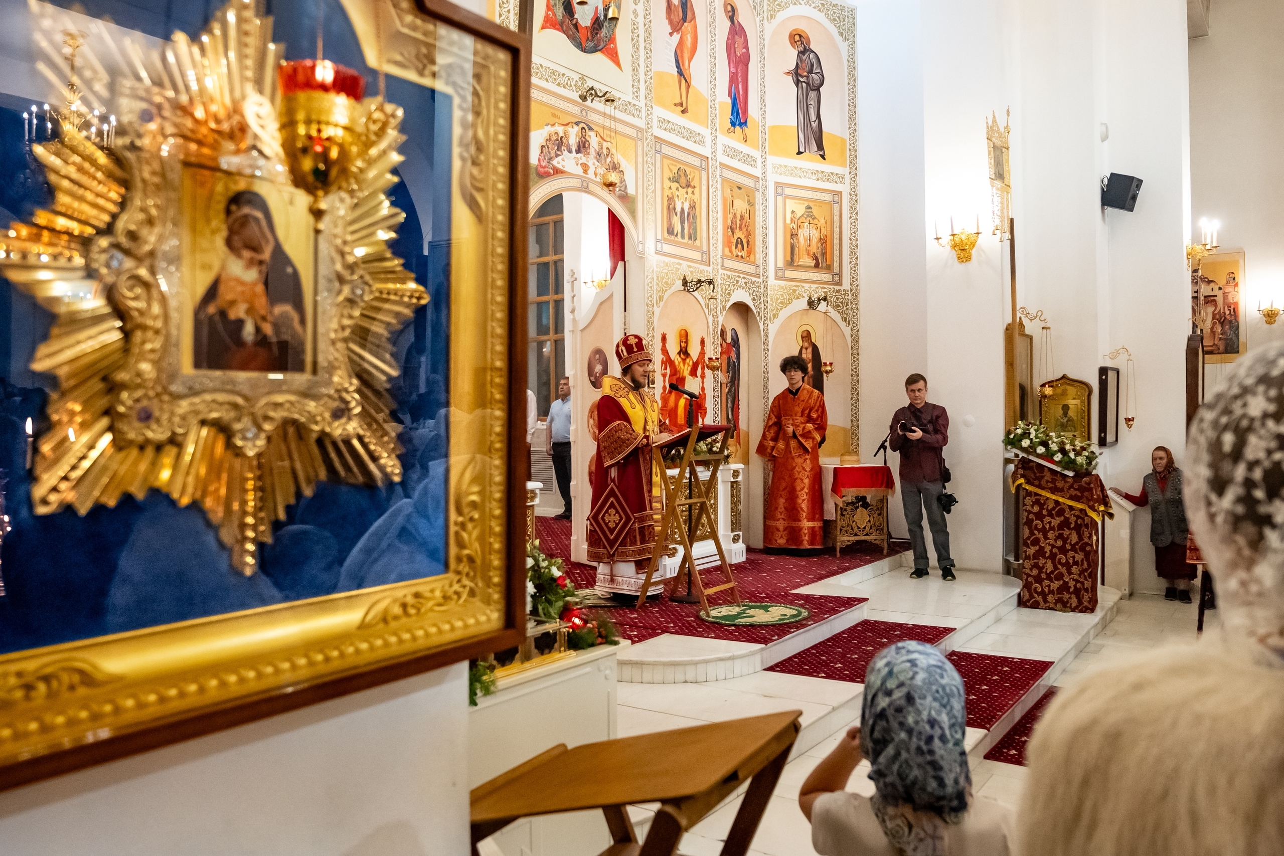 Пасхальное богослужение в Серафимовском кафедральном соборе