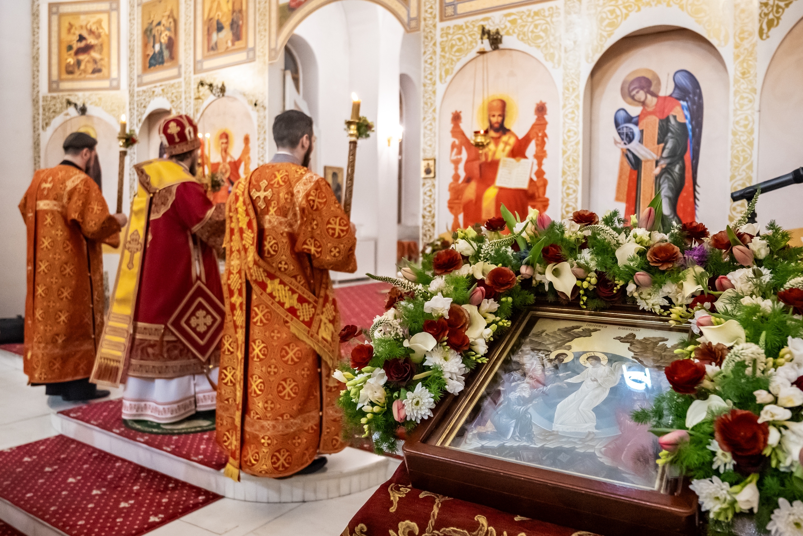 Пасхальное богослужение в Серафимовском кафедральном соборе