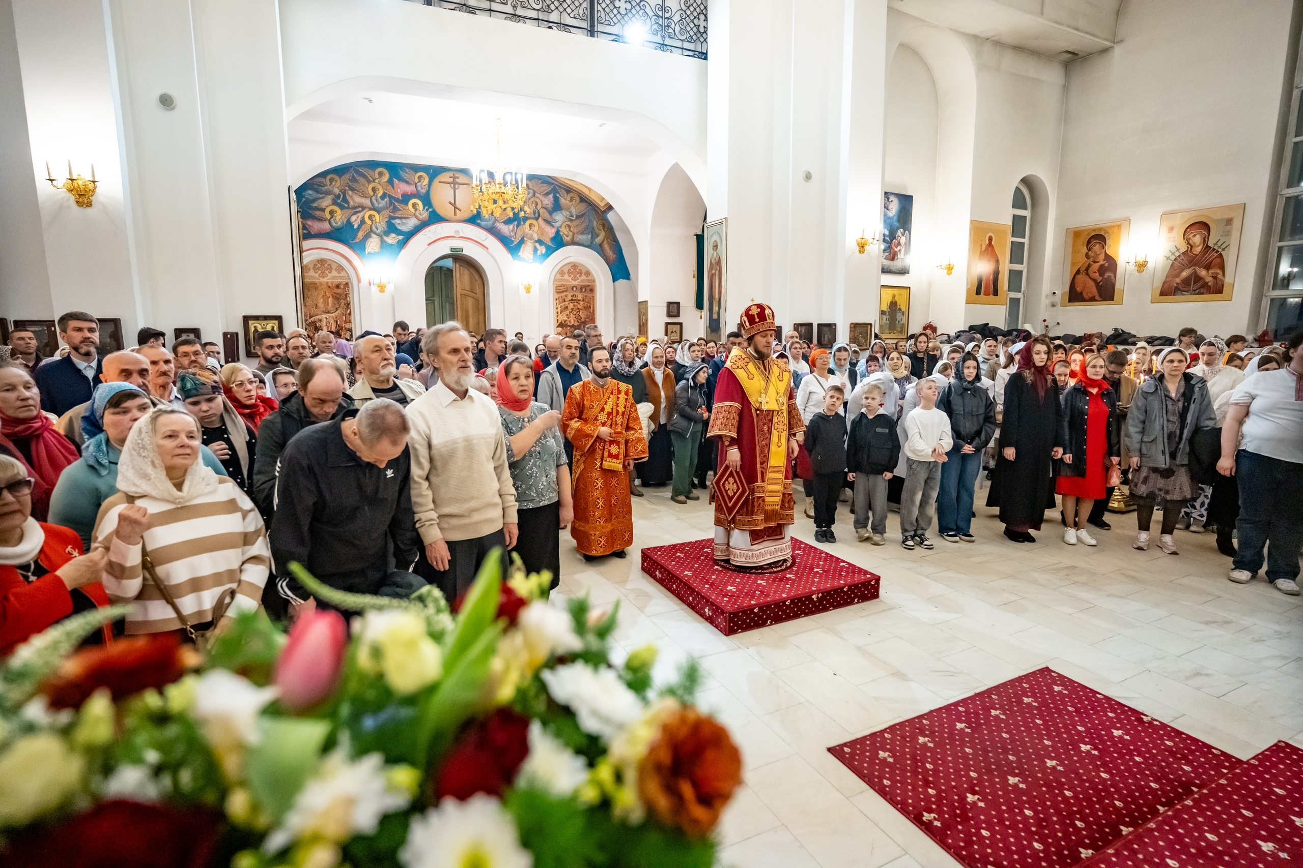 Пасхальное богослужение в Серафимовском кафедральном соборе