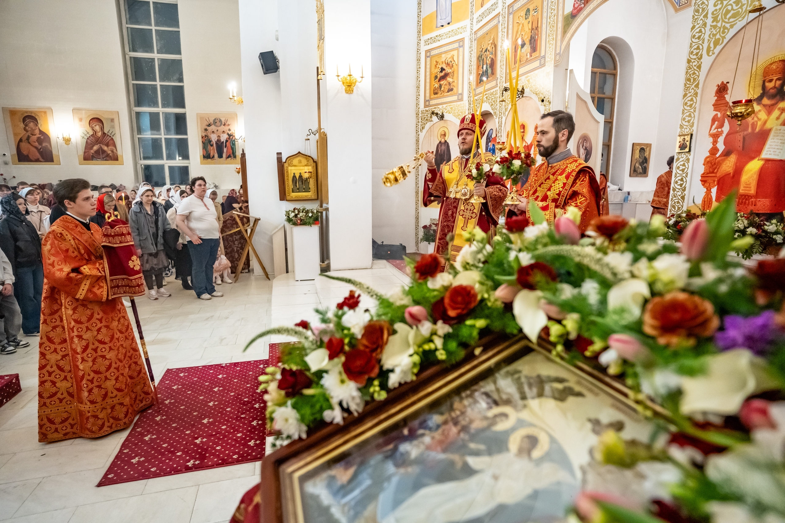 Пасхальное богослужение в Серафимовском кафедральном соборе