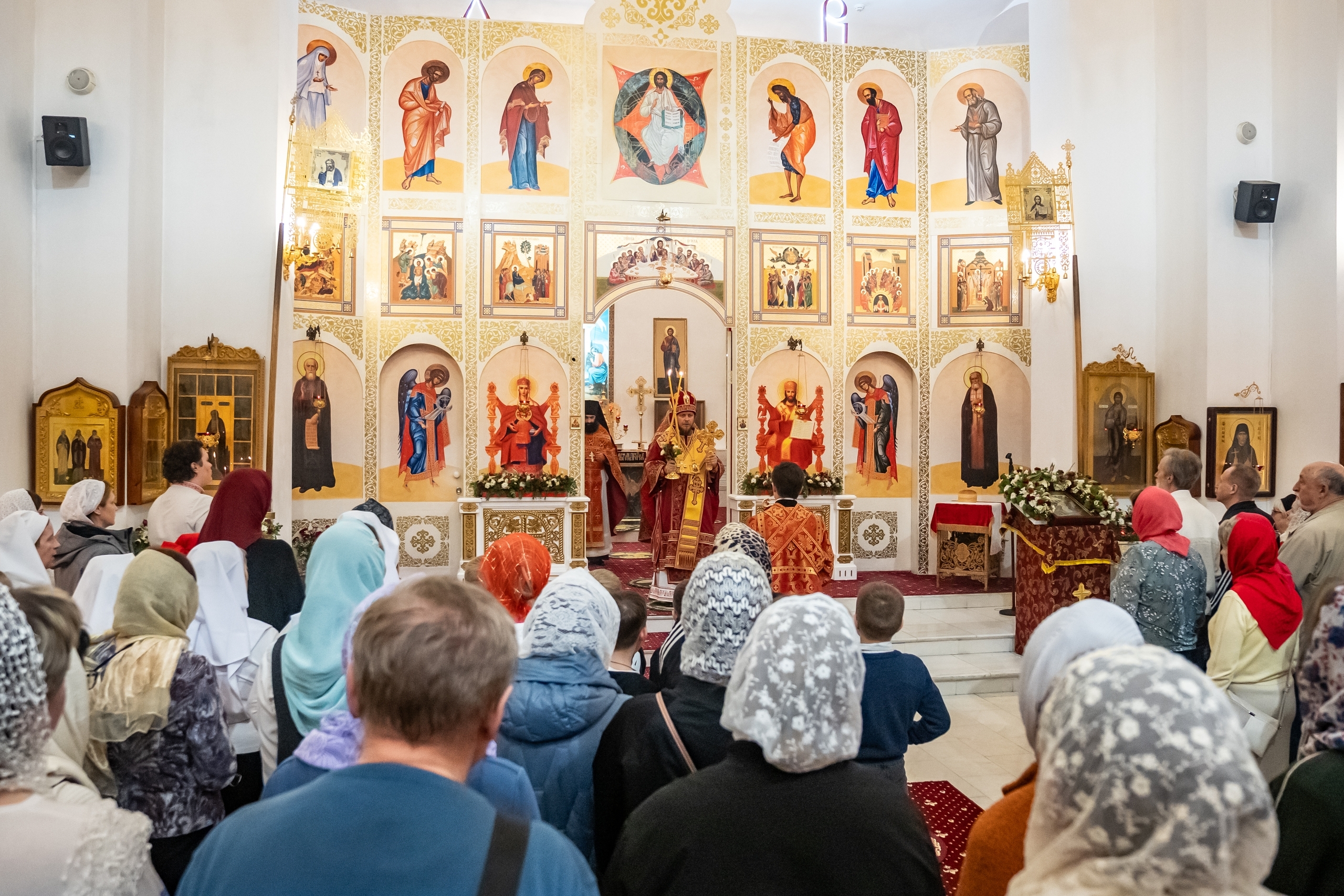 Пасхальное богослужение в Серафимовском кафедральном соборе