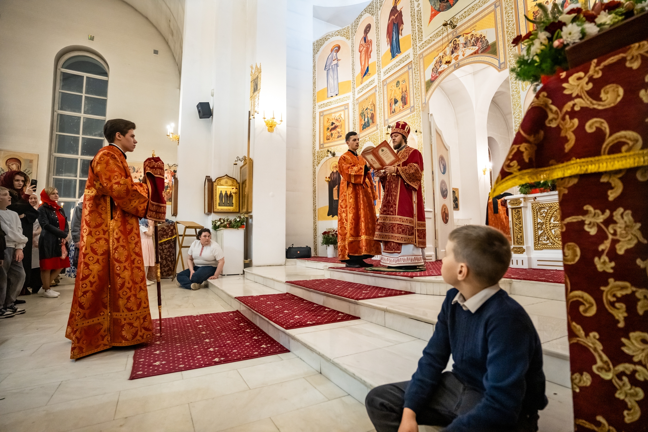 Пасхальное богослужение в Серафимовском кафедральном соборе