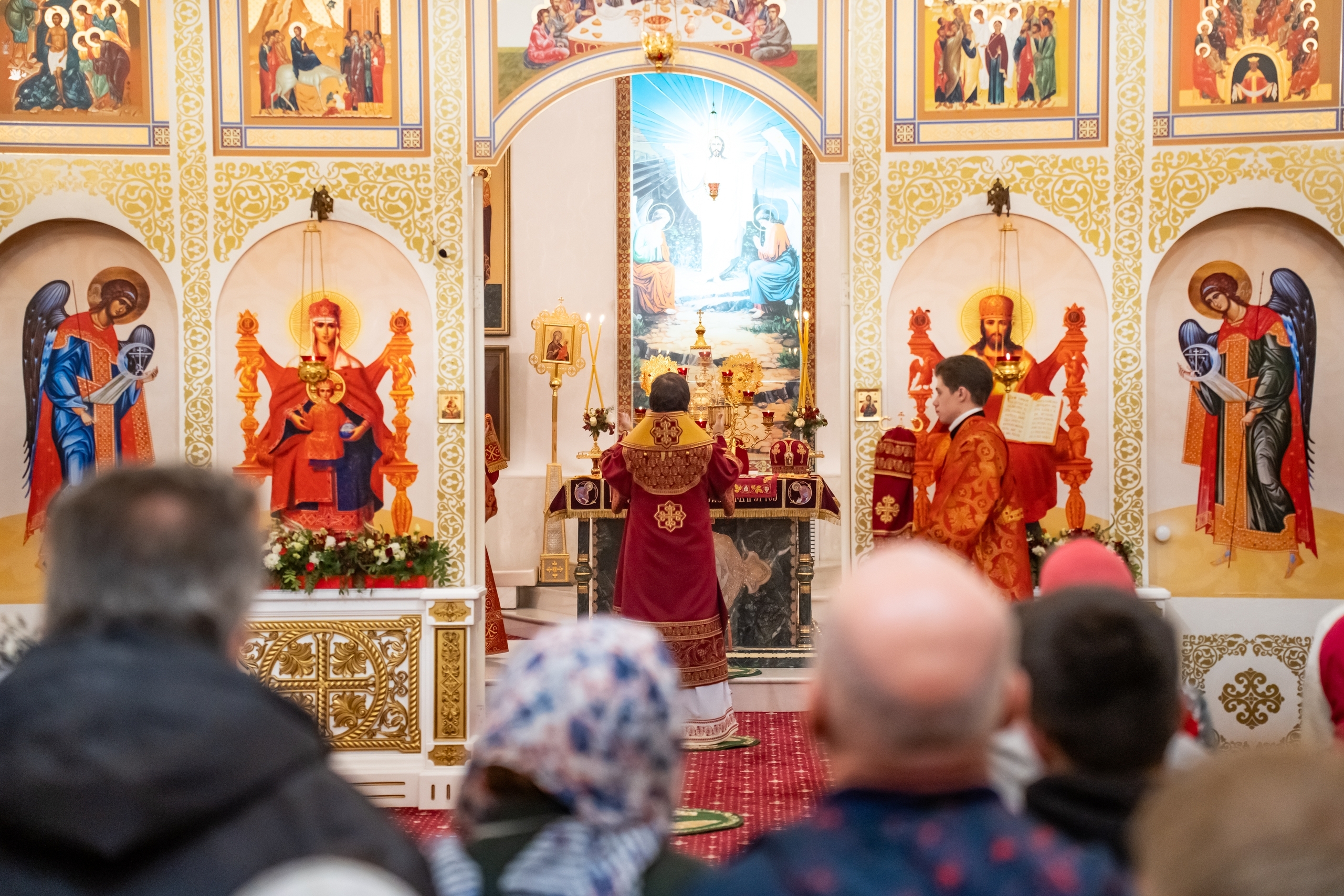 Пасхальное богослужение в Серафимовском кафедральном соборе