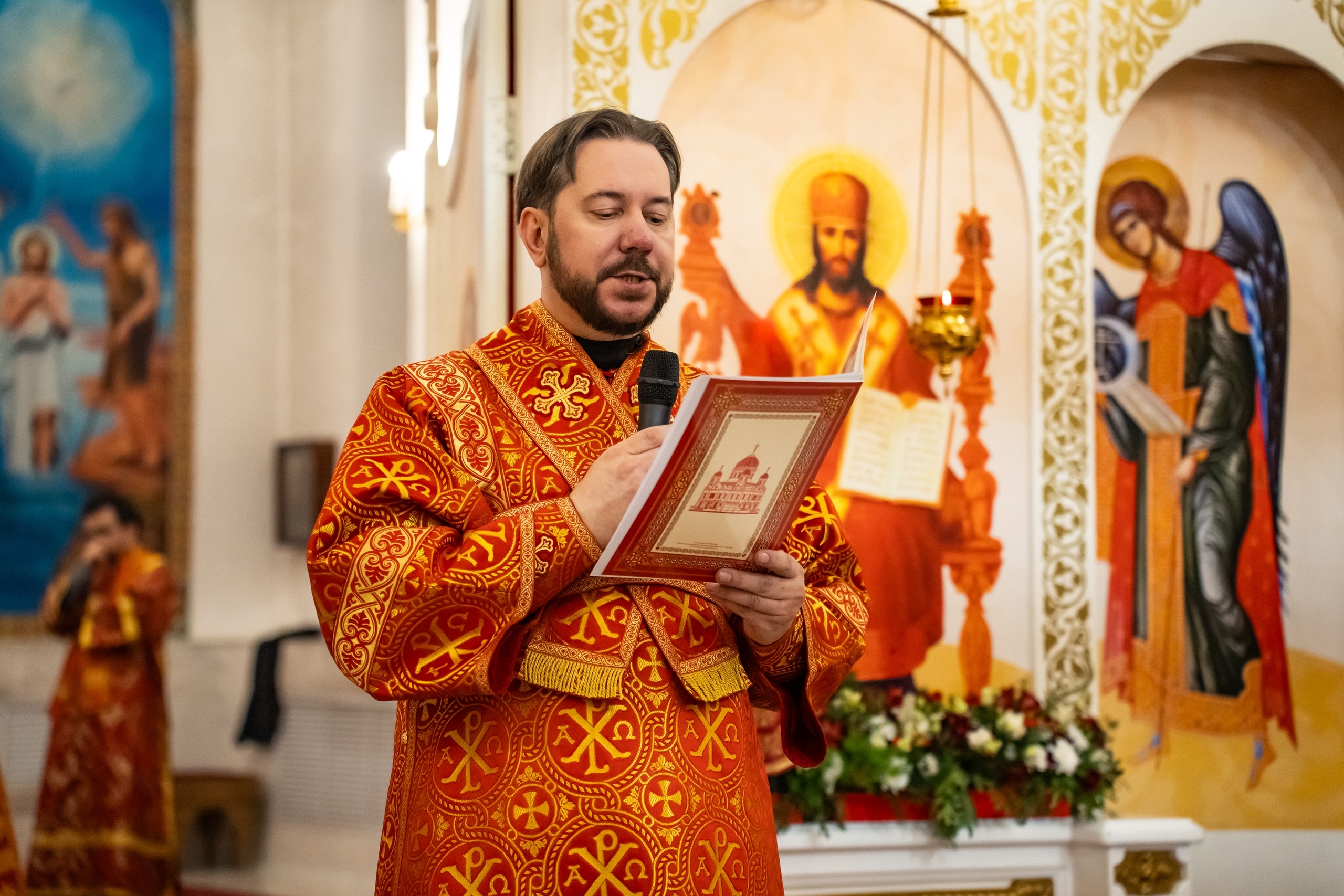 Пасхальное богослужение в Серафимовском кафедральном соборе