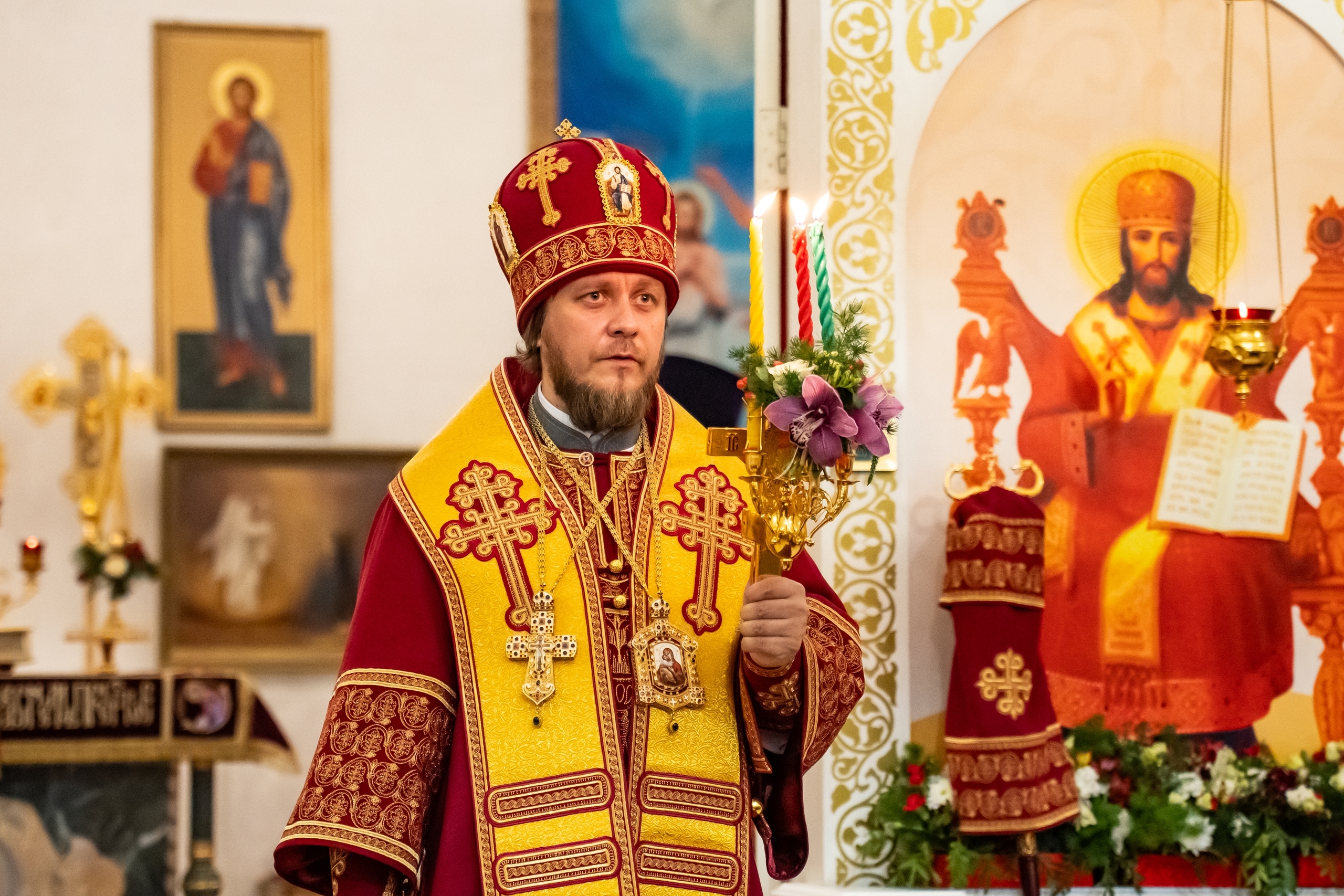 Пасхальное богослужение в Серафимовском кафедральном соборе